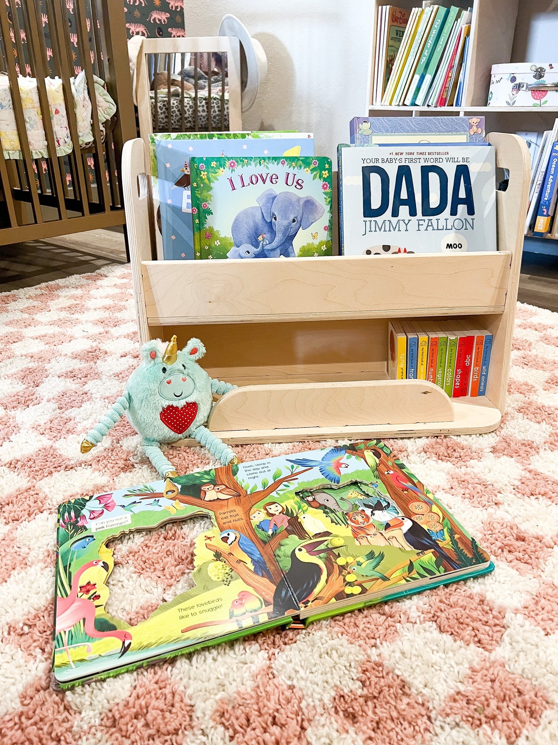 Janine- Portable Bookshelf