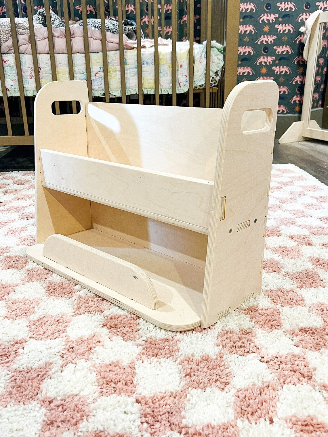 Janine- Portable Bookshelf