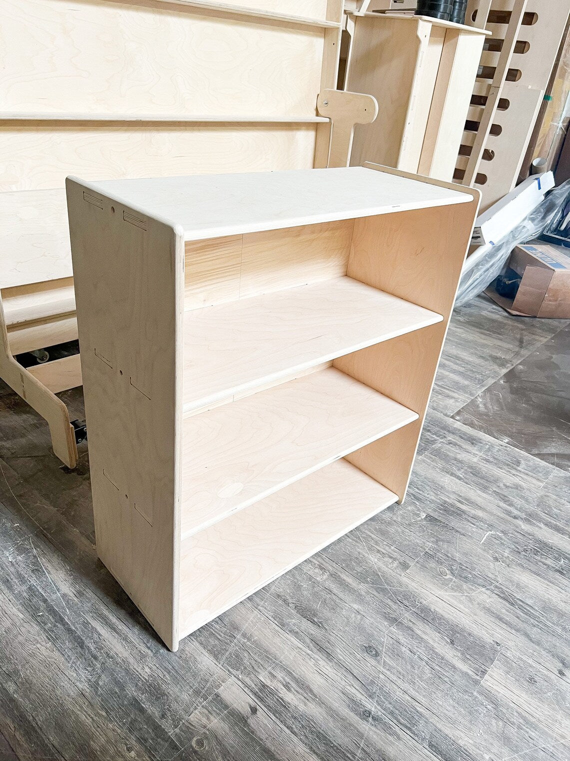 Leto- Toy Shelf