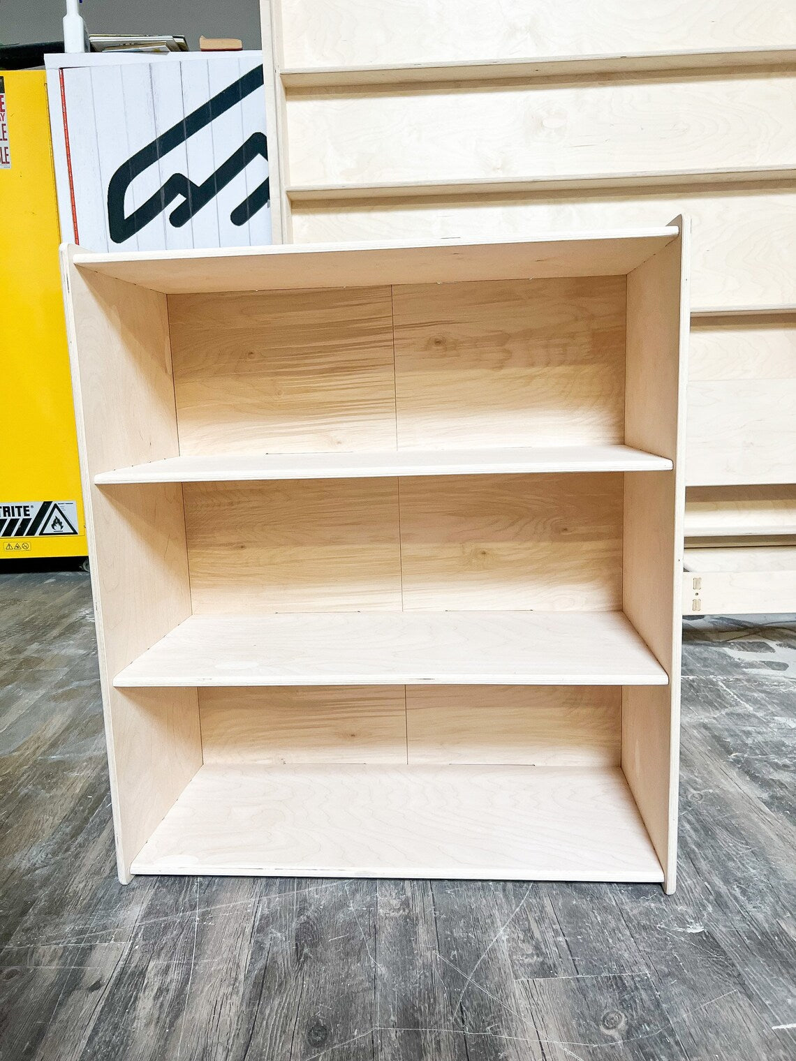 Leto- Toy Shelf