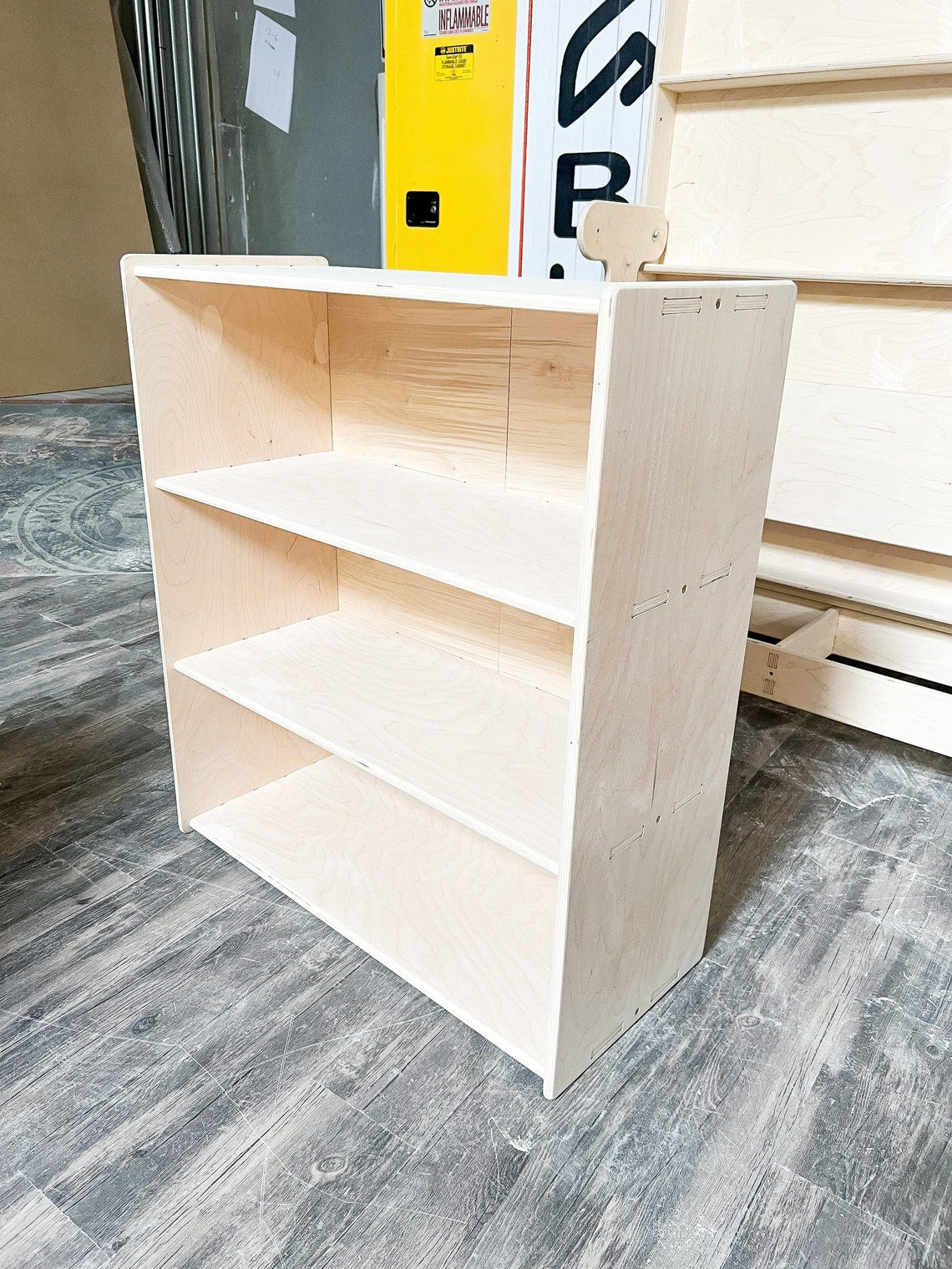 Leto- Toy Shelf