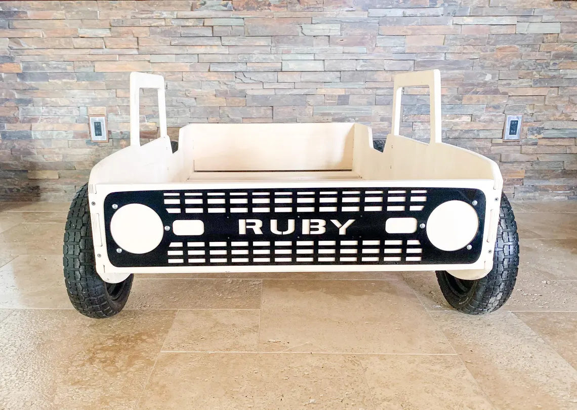 Cam V1- Bronco Bed With Real Wheels + Acrylic Grille