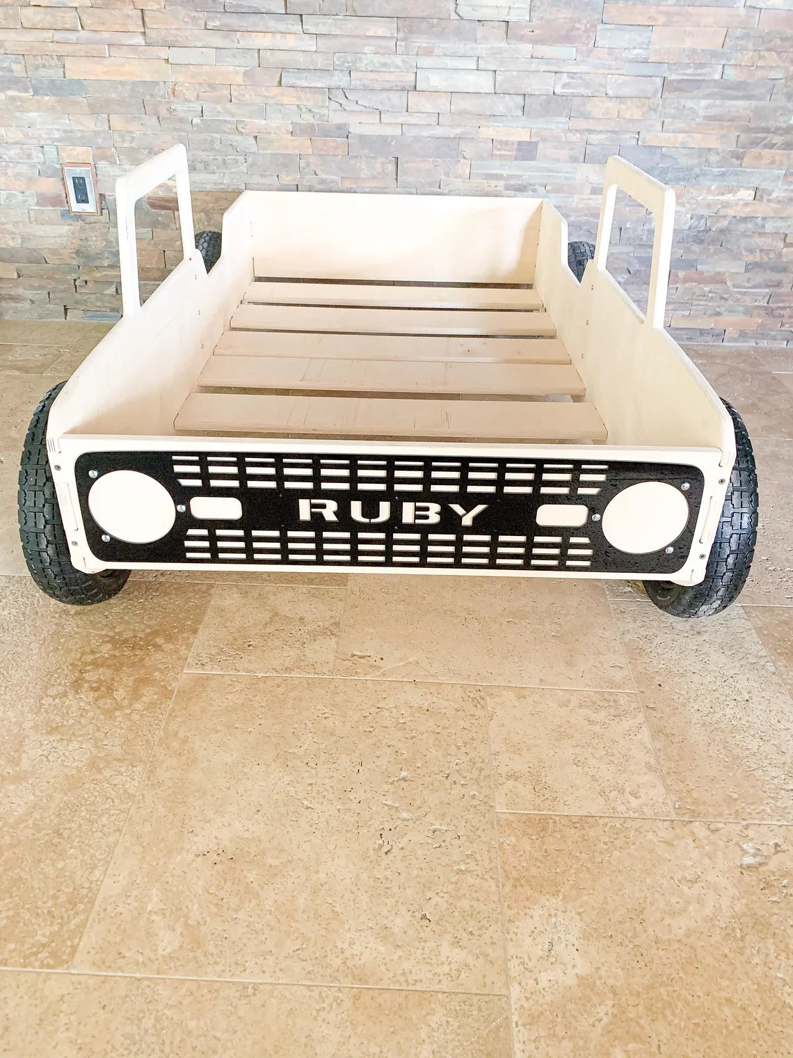 Cam V1- Bronco Bed With Real Wheels + Acrylic Grille