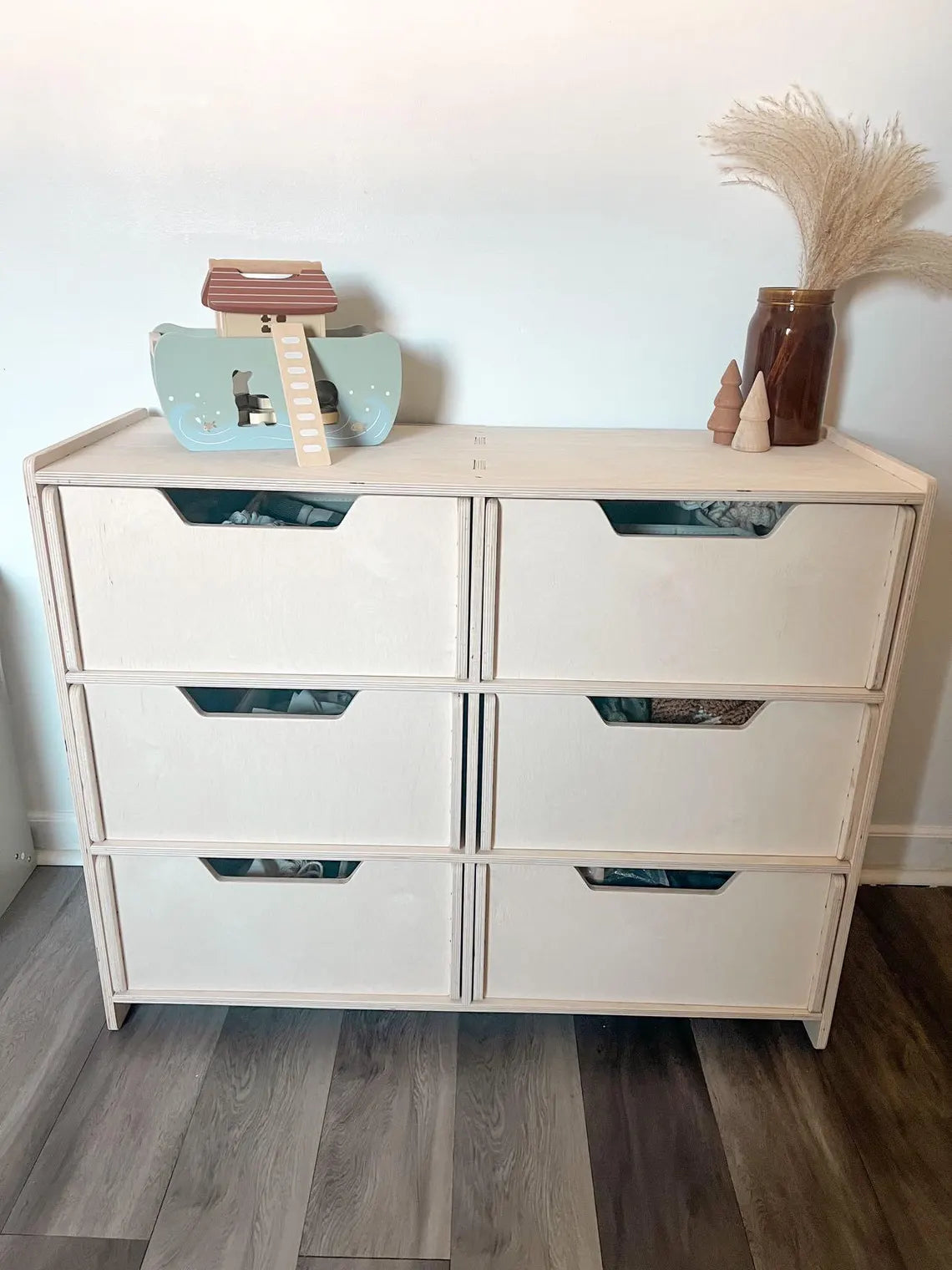 Lala- Dresser