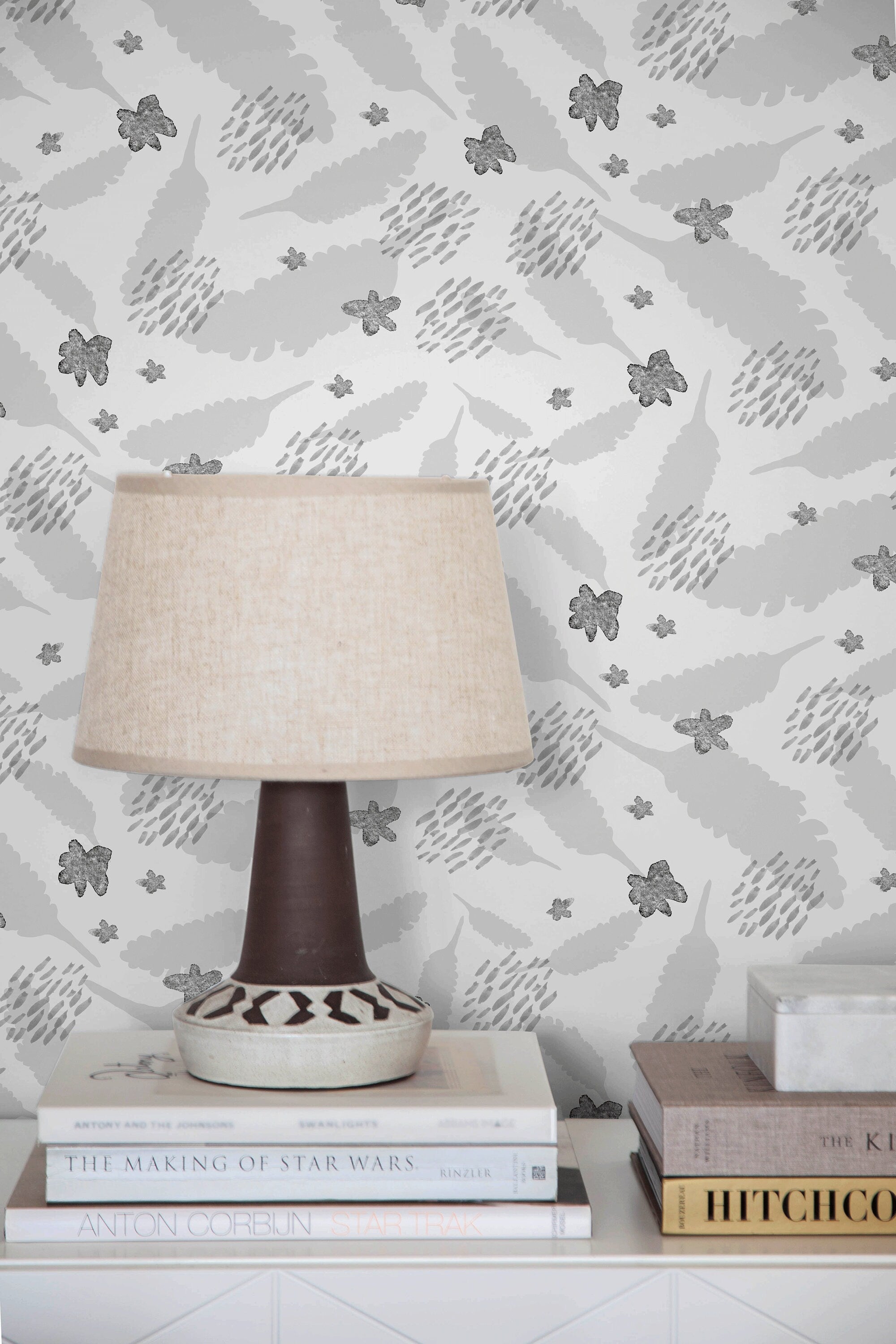 Abstract Wallpaper With Leaf And Flower Motifs In Grey And Black - X005
