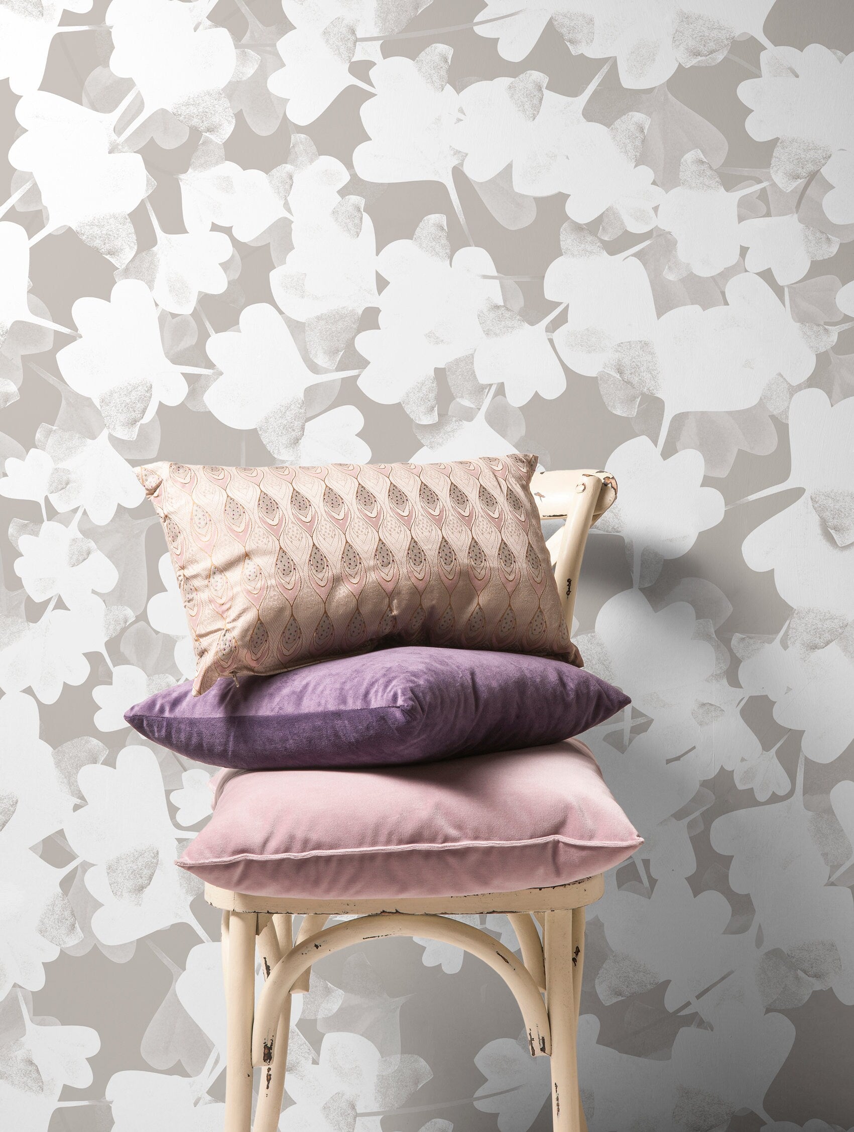 Botanical Wallpaper With Abstract Ginkgo Leaf Silhouettes In Greige And Off-white - X017