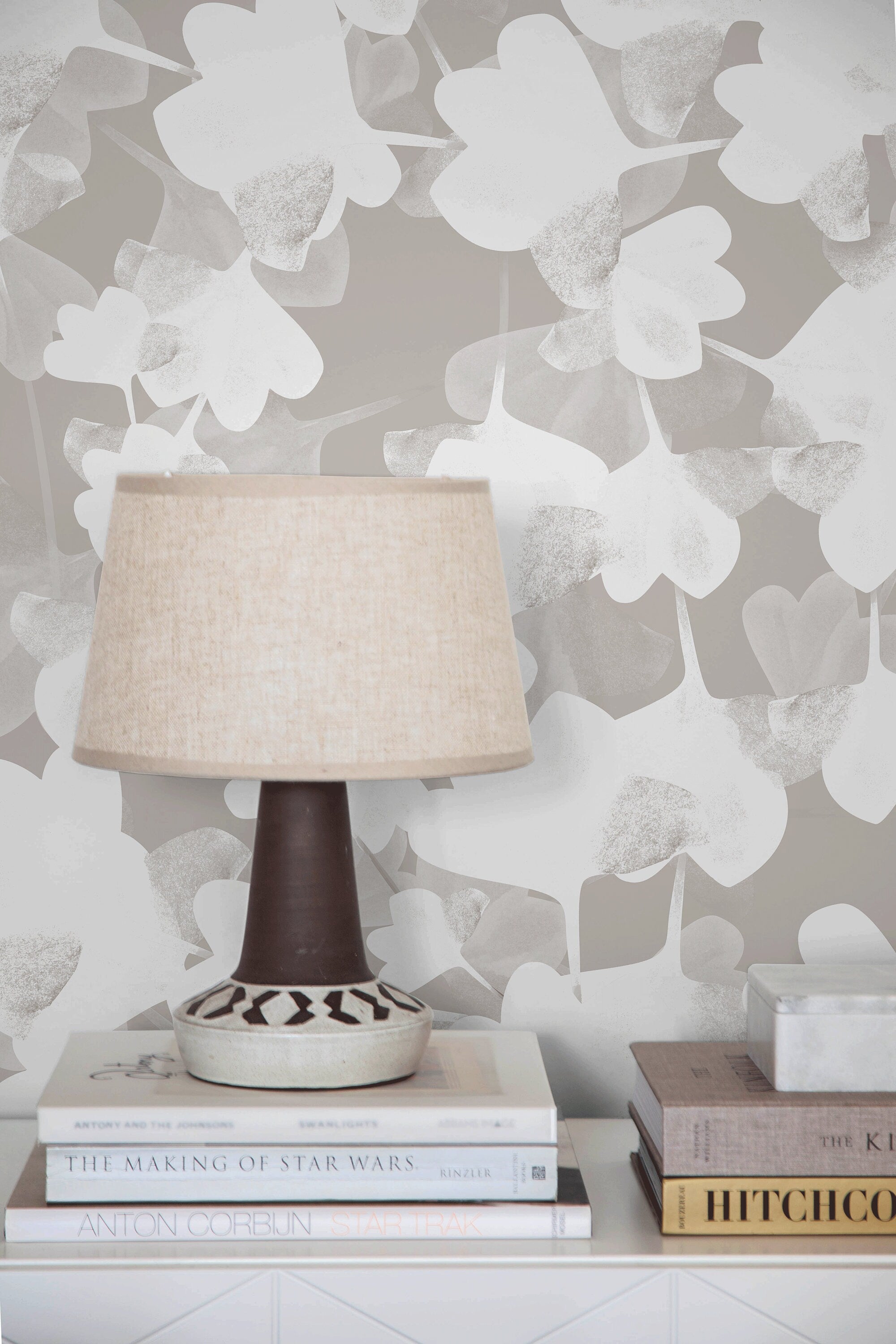 Botanical Wallpaper With Abstract Ginkgo Leaf Silhouettes In Greige And Off-white - X017