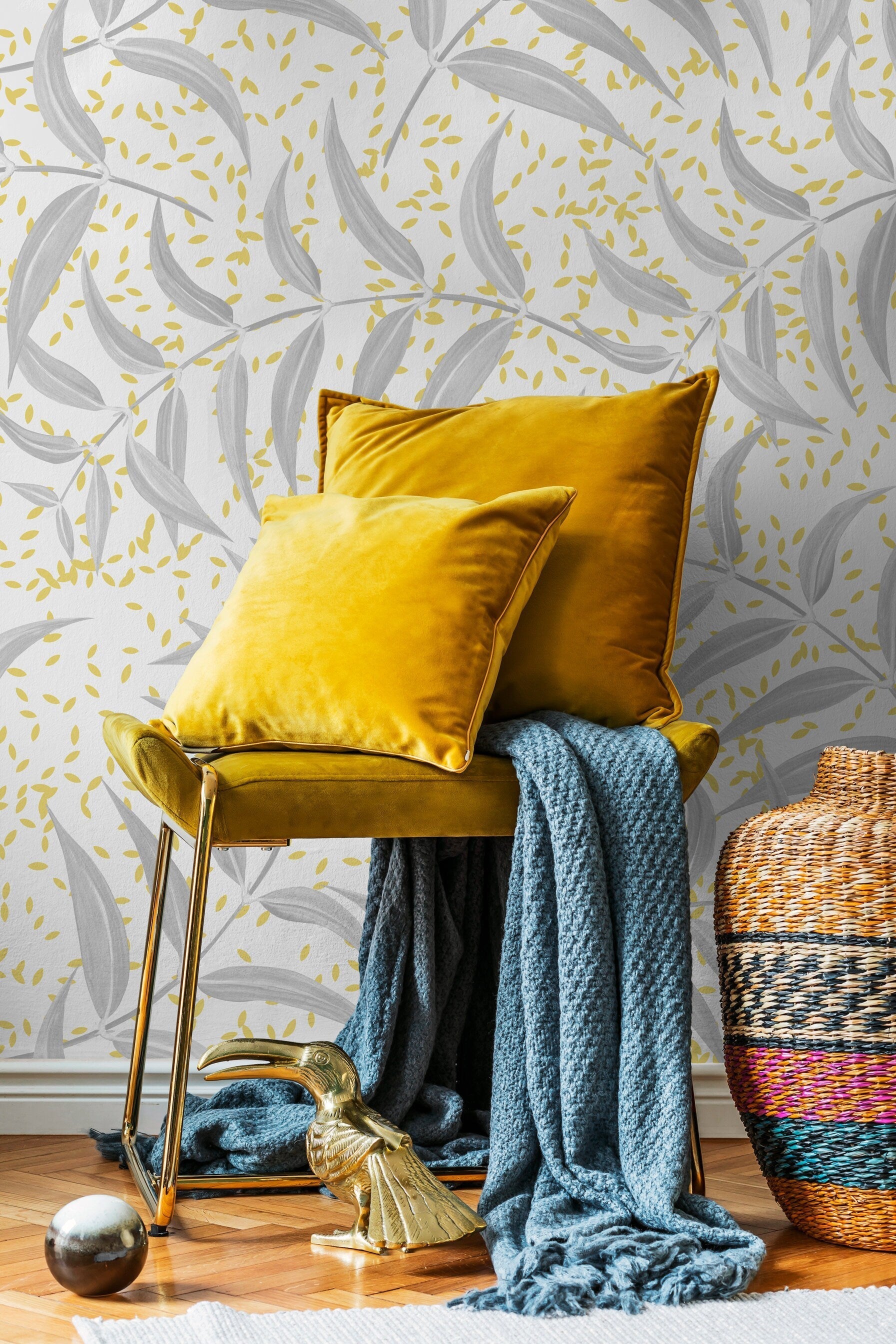 Botanical Wallpaper Featuring Stylized Leaves In Gray And Yellow - X038