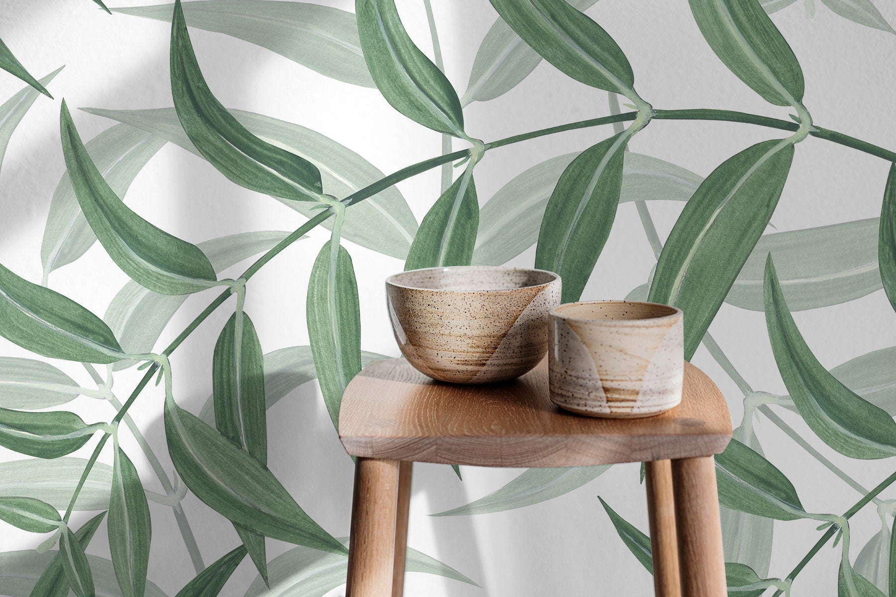Botanical Wallpaper With A Painted Leaf Motif In Green - X034