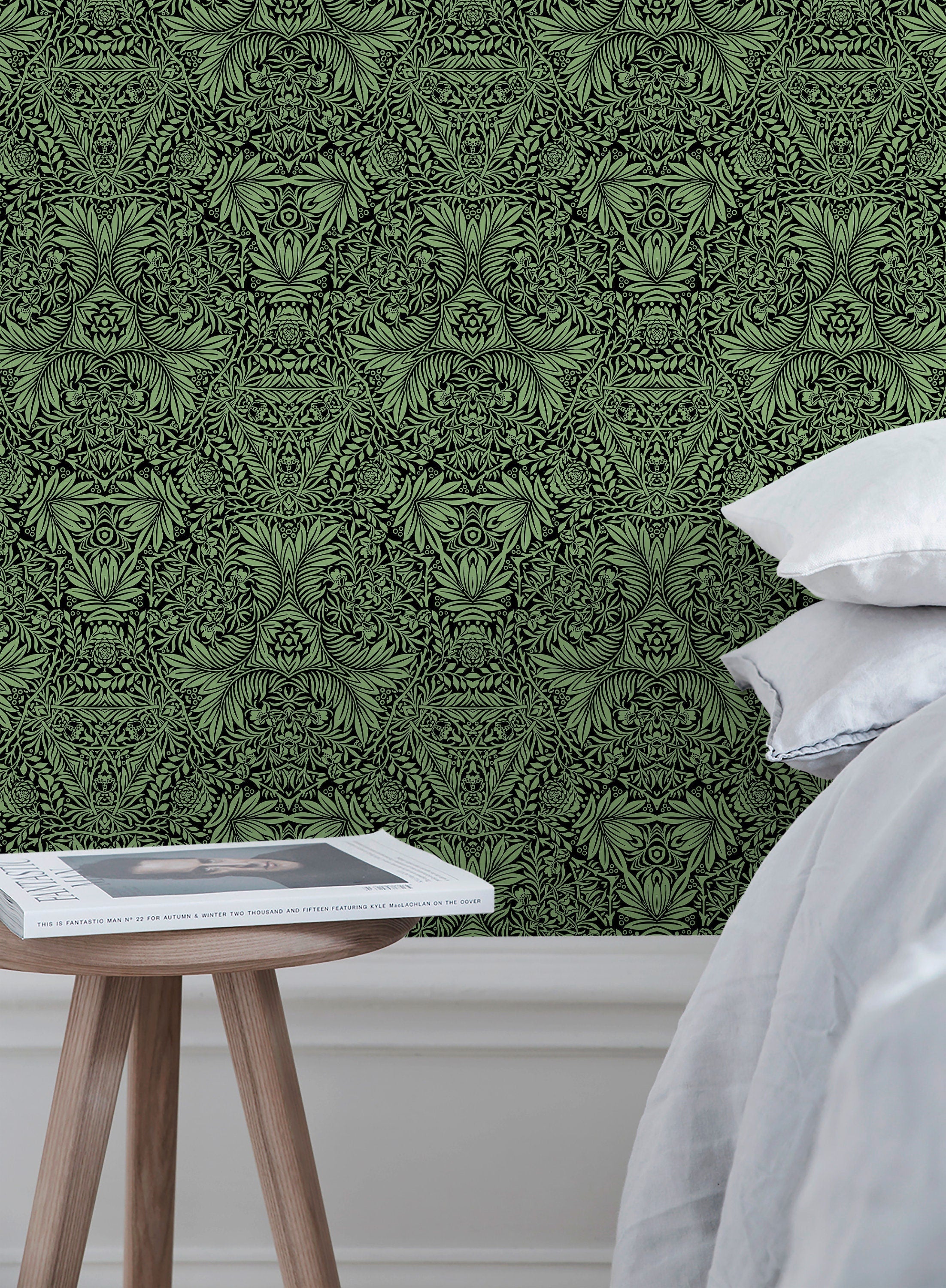 Arts And Crafts Wallpaper With An Intricate Vine Motif In Green And Black - X052
