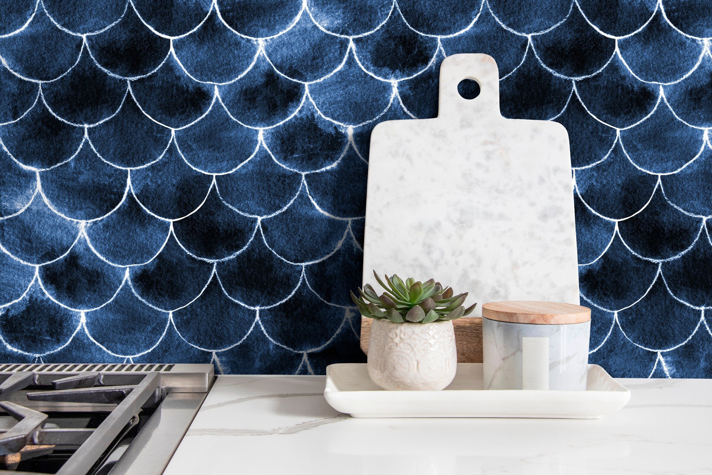 Scallop Wallpaper With A Watercolor Fish Scale Motif In Navy Blue And White - X089