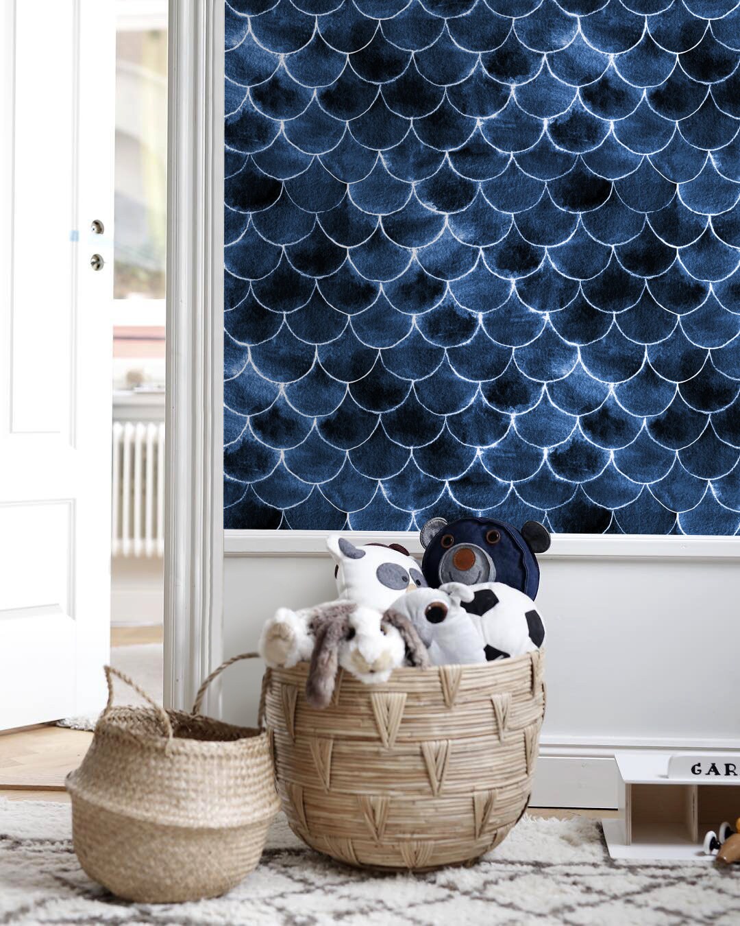 Scallop Wallpaper With A Watercolor Fish Scale Motif In Navy Blue And White - X089