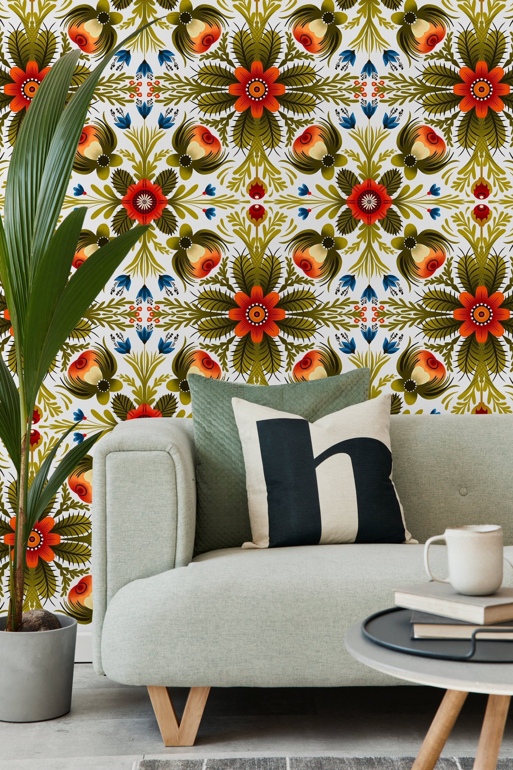 Folk Art Wallpaper With An Arabesque Floral Motif In Red, Green, And Blue - X122
