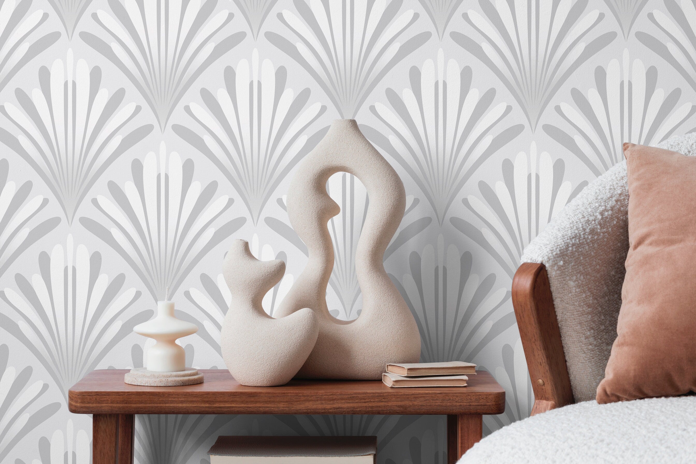 Art Deco Wallpaper With A Stylized Fan Motif In Gray And White - X136