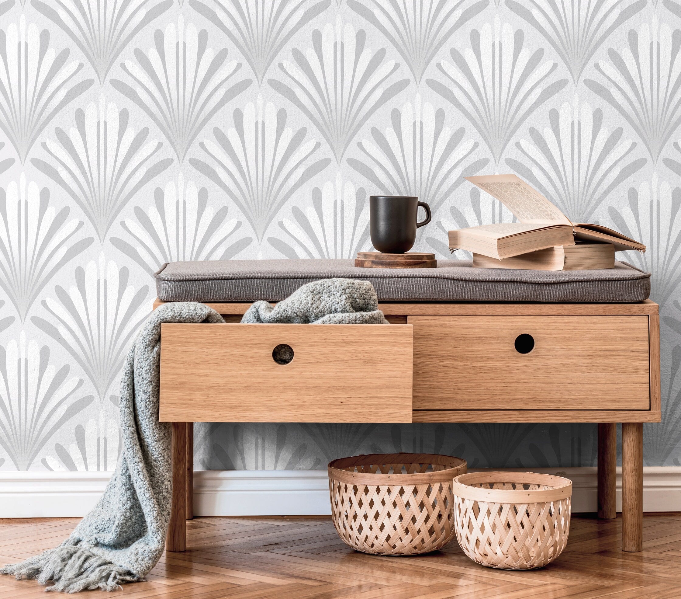 Art Deco Wallpaper With A Stylized Fan Motif In Gray And White - X136