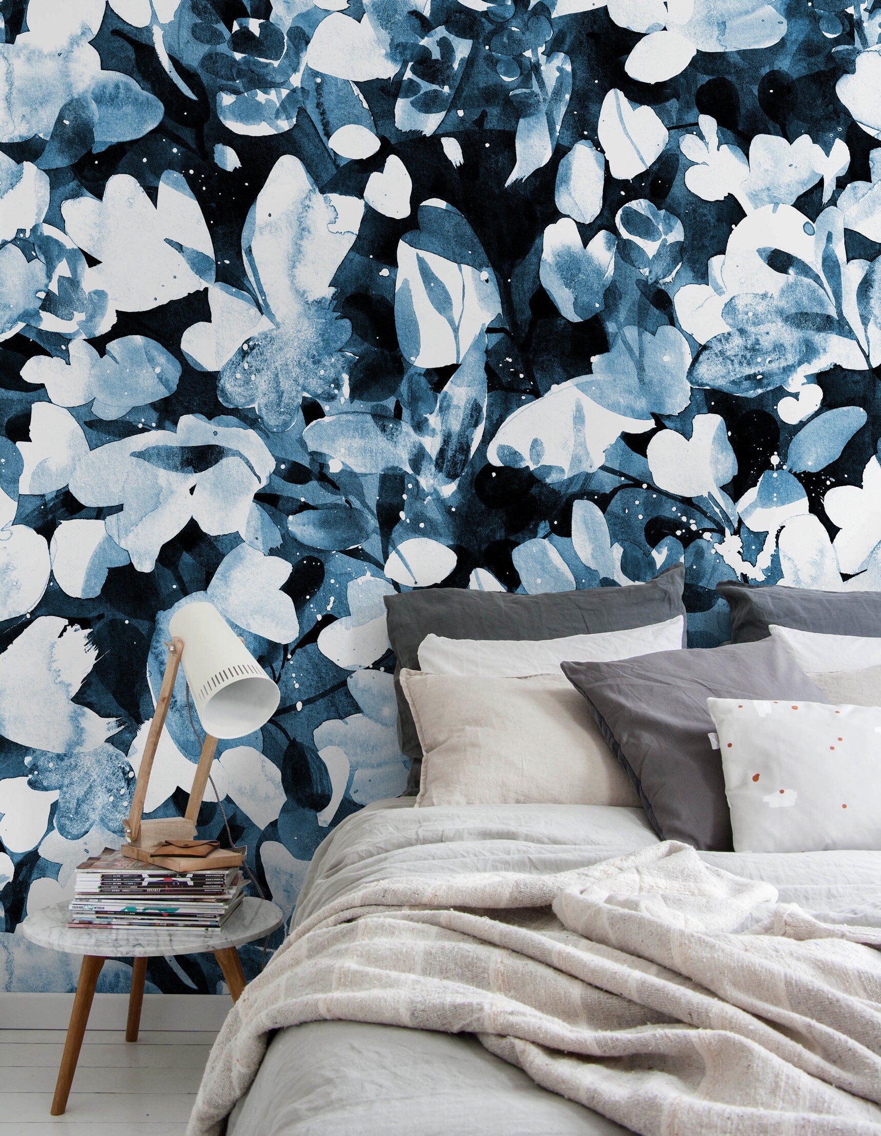Abstract Wallpaper Featuring An Inky Botanical Motif In Navy Blue And Black - X148