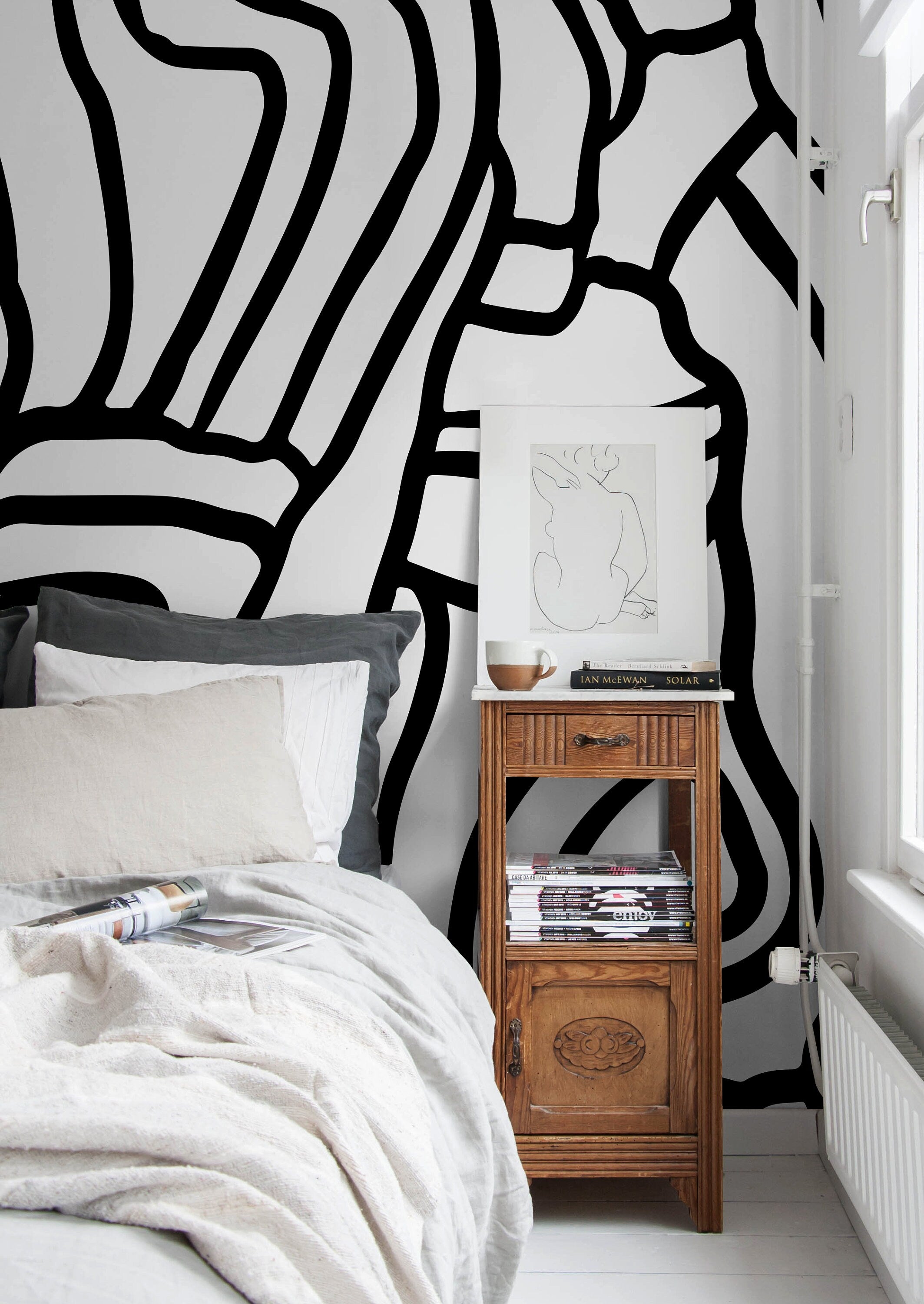 Abstract Wallpaper With Bold Flowing Lines In Black And White - X145