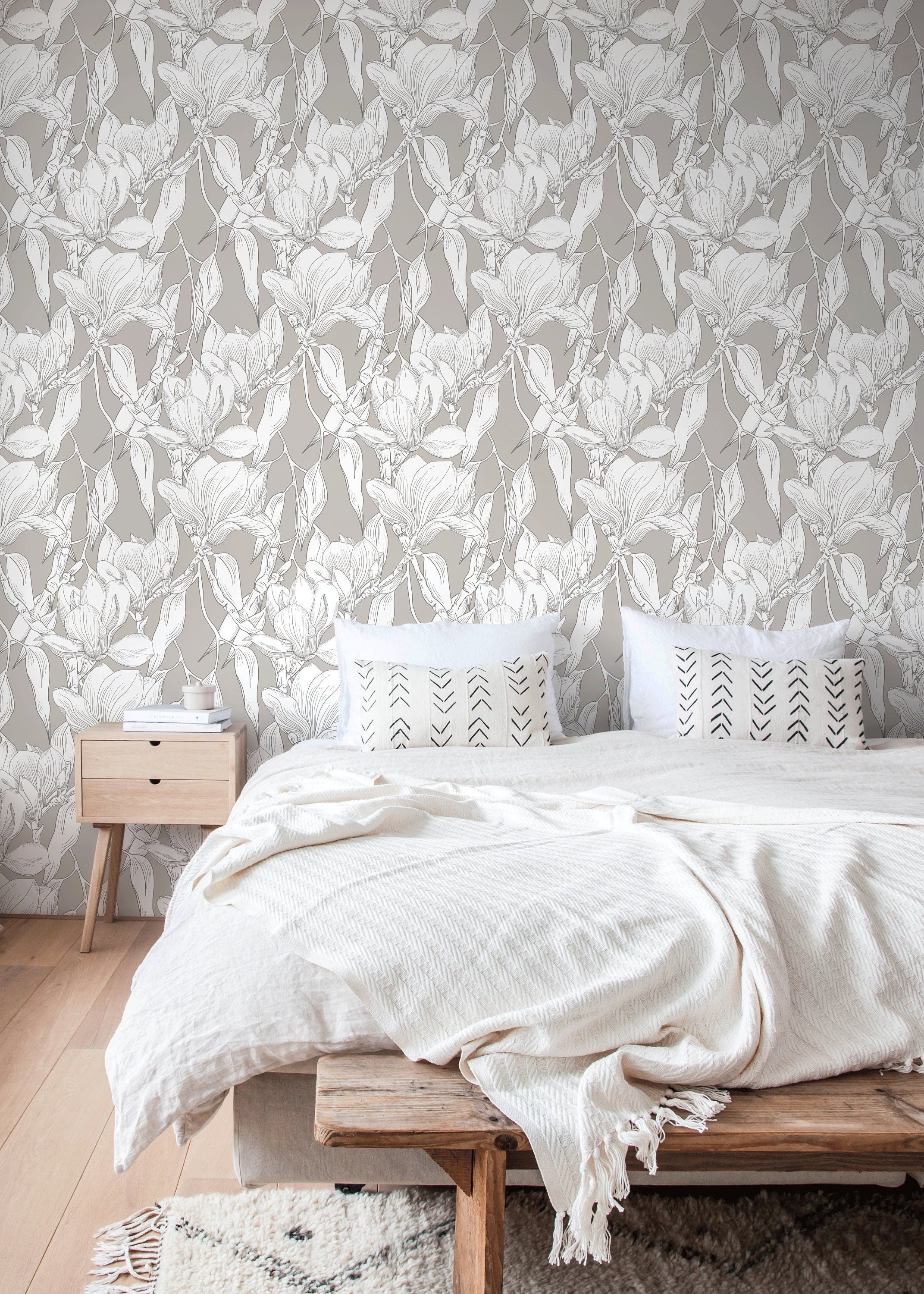 Floral Wallpaper Featuring Line Art Magnolias In Grey And White - D026