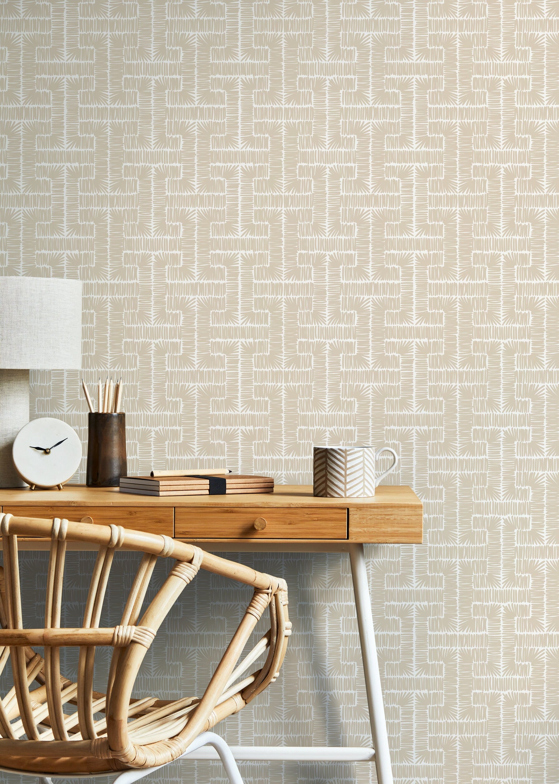 Geometric Wallpaper With A Hand-drawn Hatched Motif In Beige - D049