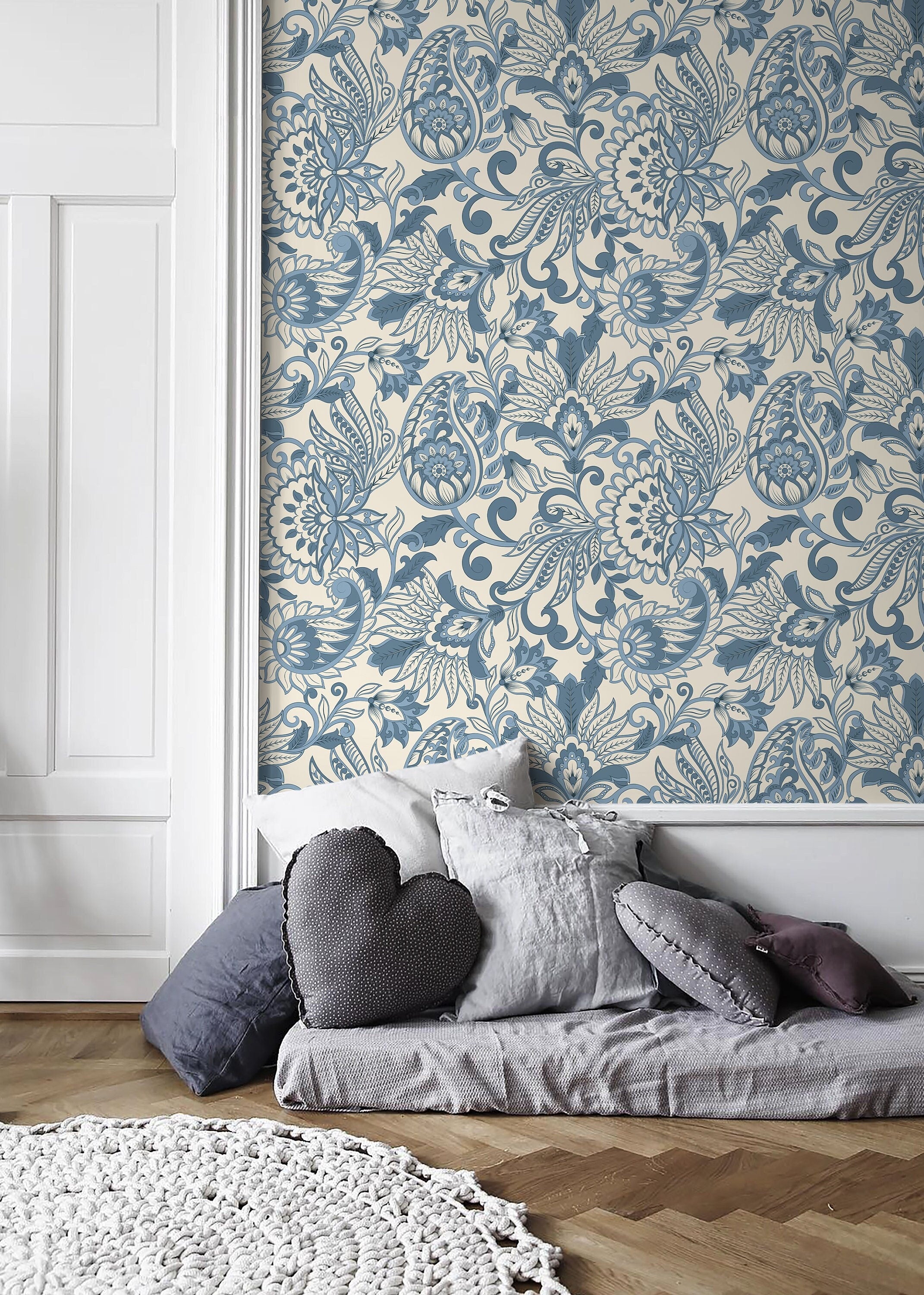 Victorian Wallpaper With An Intricate Paisley Motif In Blue And Cream - D087