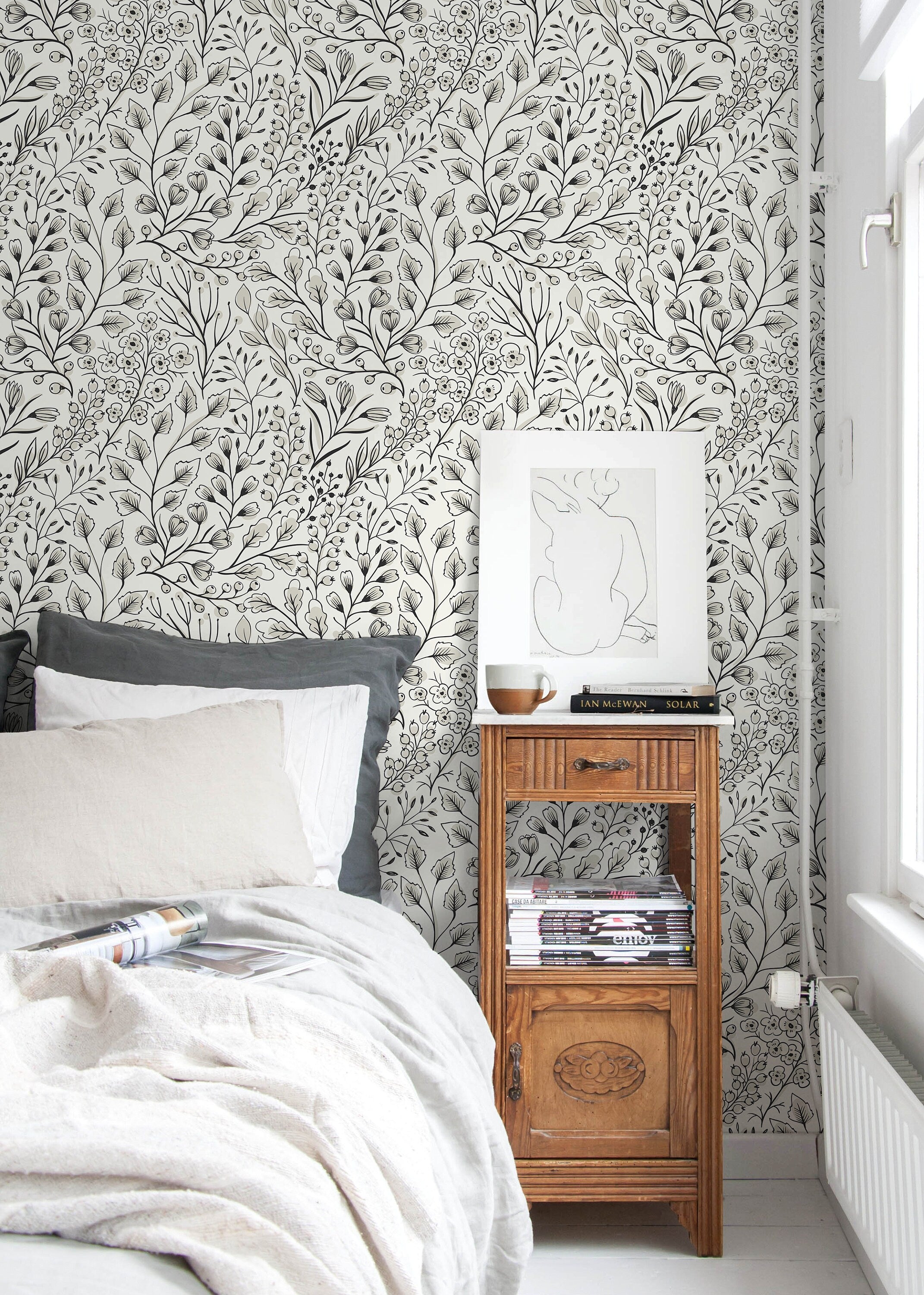 Botanical Wallpaper With A Hand-drawn Wildflower Motif In Black And Gray - D145