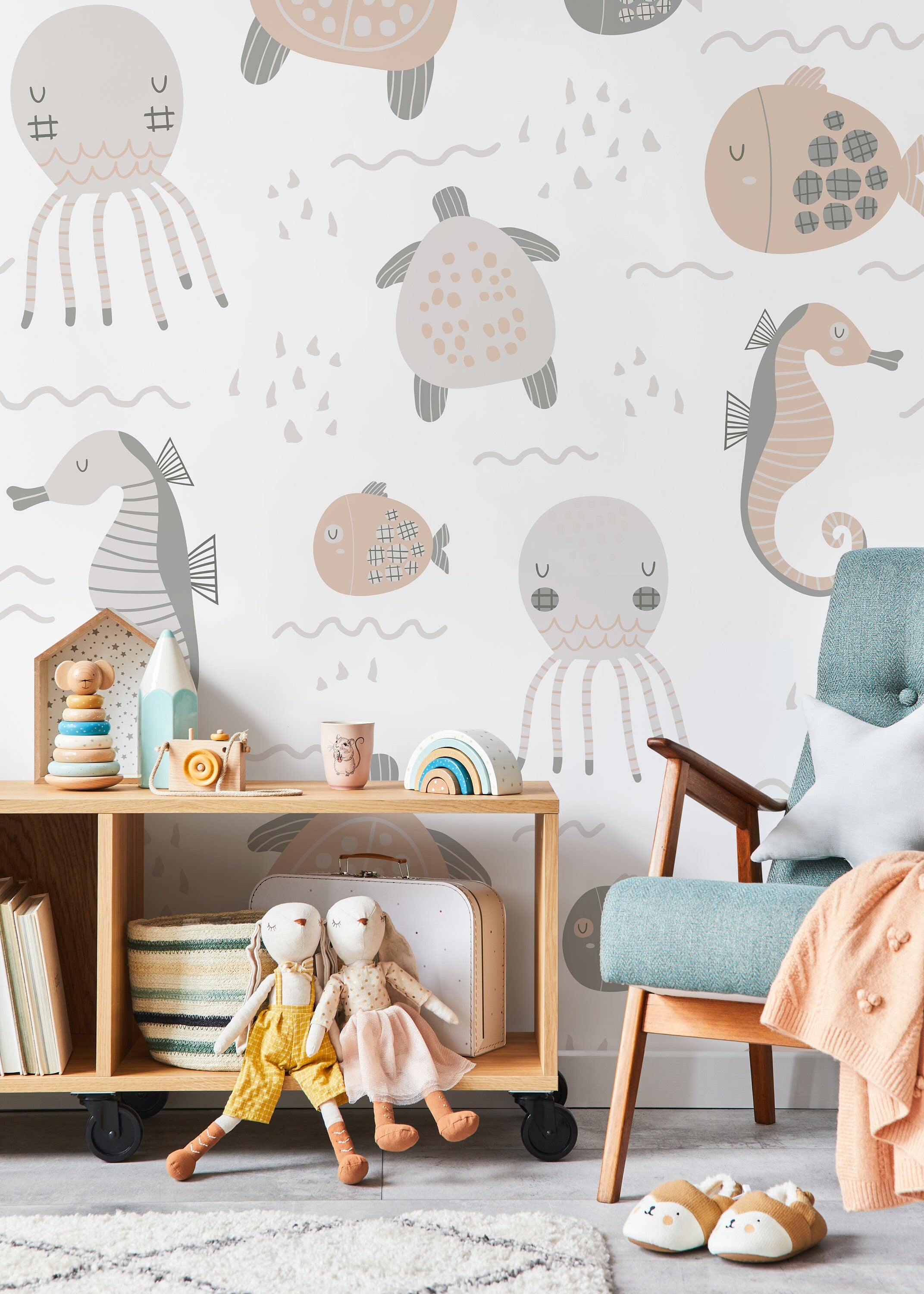Animal Wallpaper Featuring Sea Creatures In Neutral Gray And Pink - D113