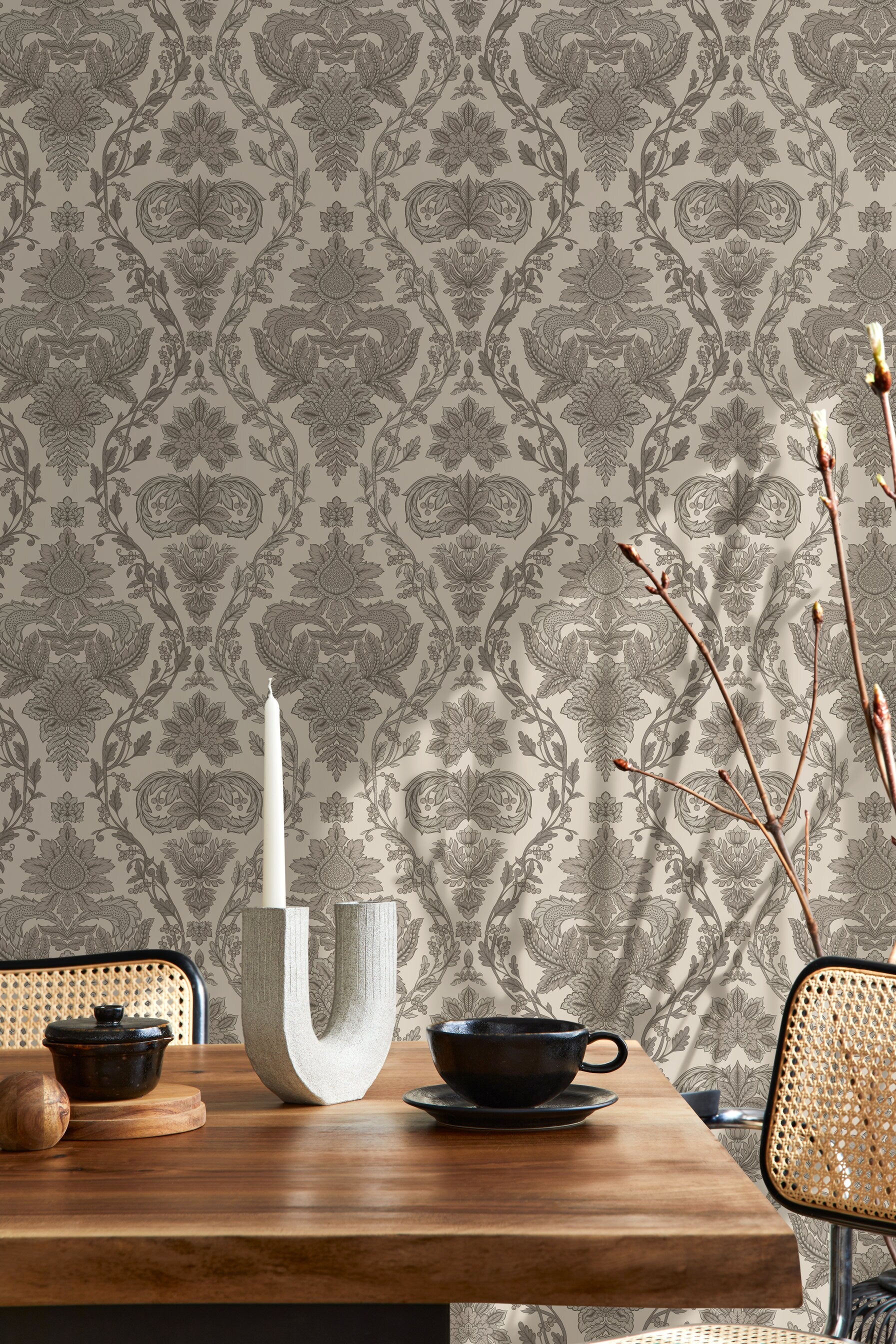 Damask Wallpaper With An Intricate Victorian Motif In Beige And Grey - D226