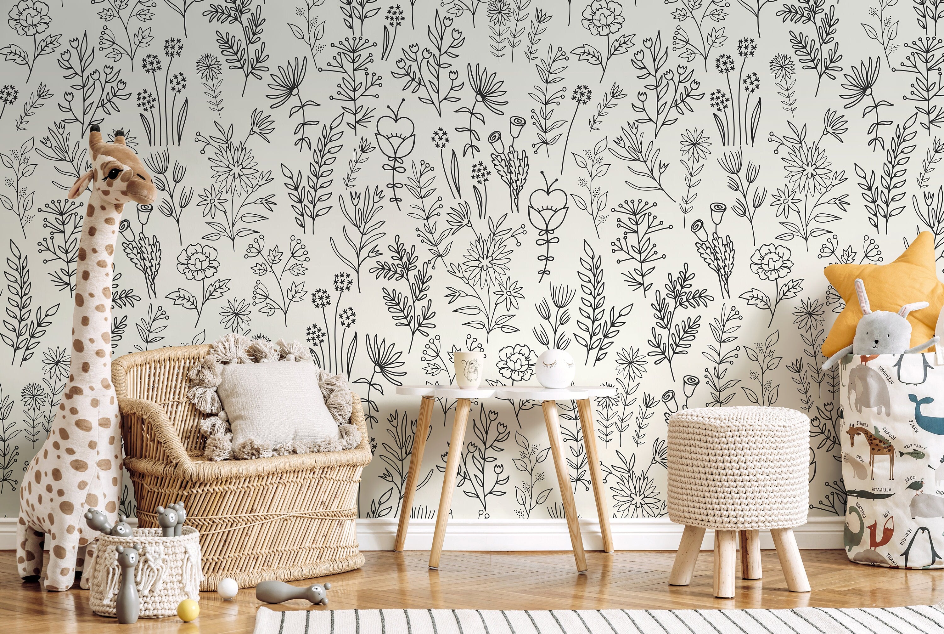 Floral Wallpaper With A Boho Wildflower Motif In Black And White - D234