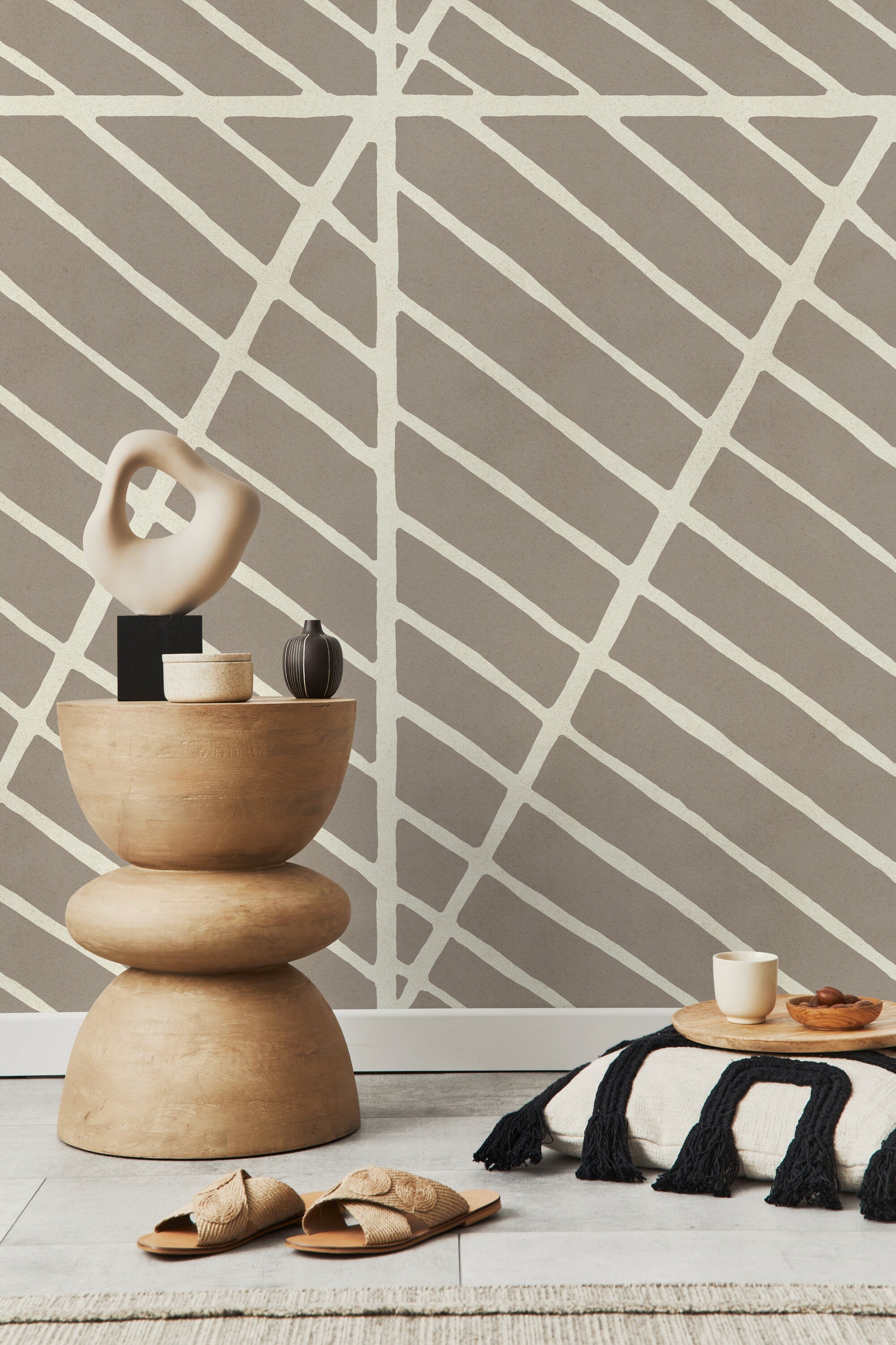 Geometric Wallpaper With Abstract Intersecting Lines In Tan And Cream - D327