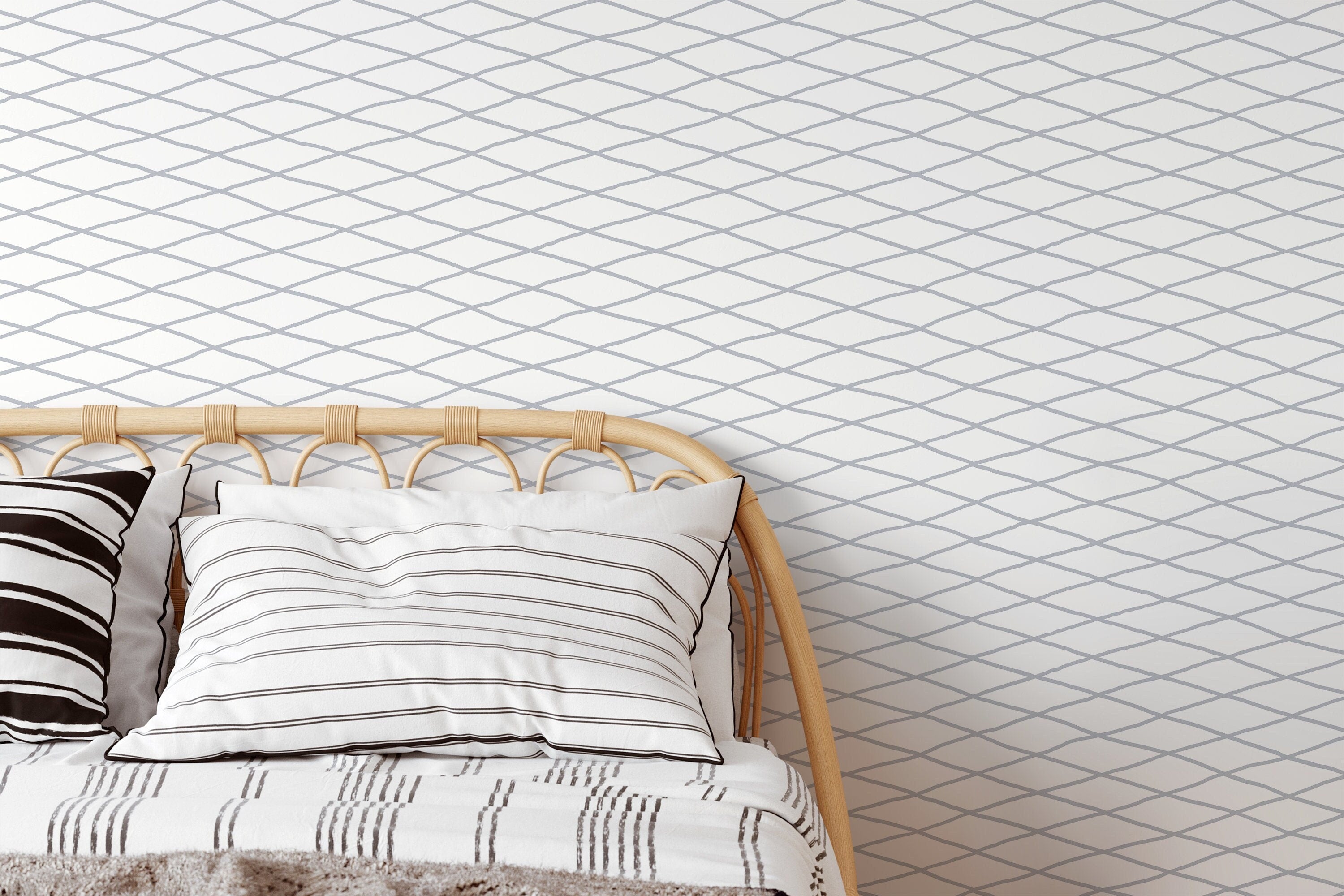 Geometric Wallpaper With A Hand-drawn Diamond Grid In Gray - D330