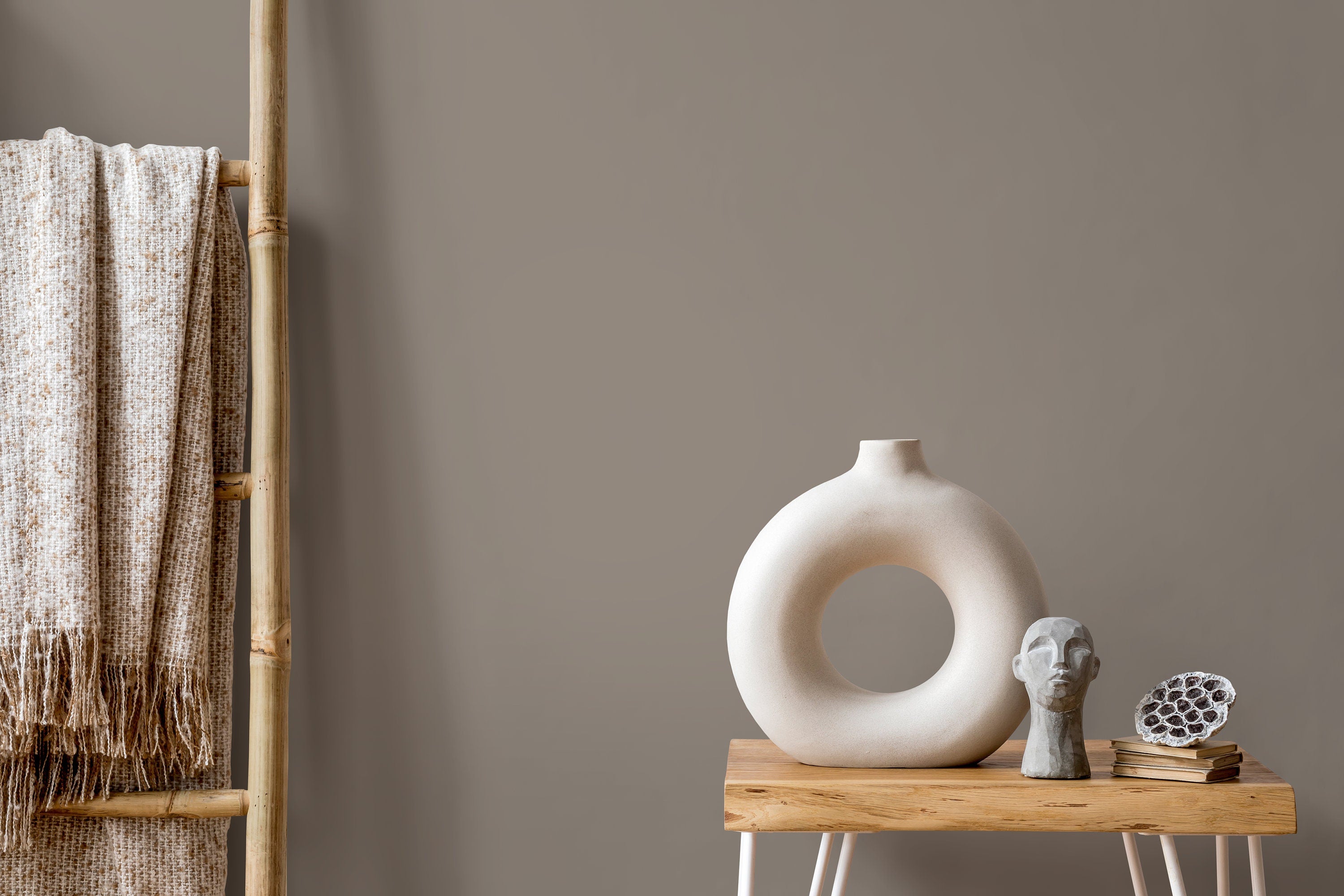 Minimalist Wallpaper Featuring A Solid Color In Middle Gray - D421