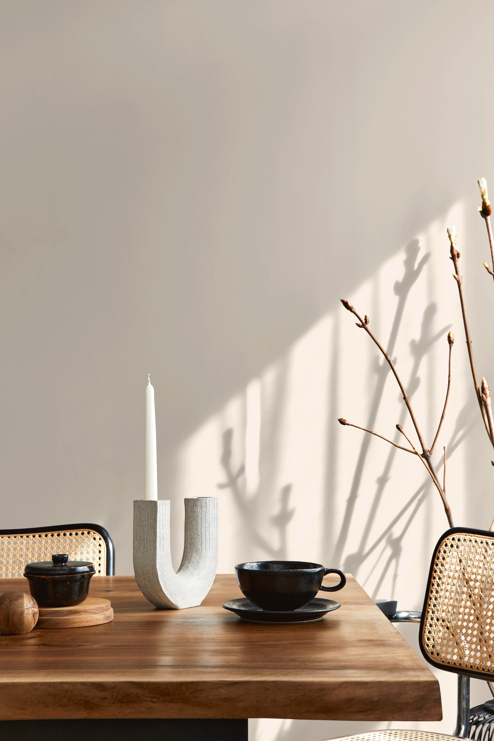 Solid Color Wallpaper With A Minimalist Finish In Cream - D423