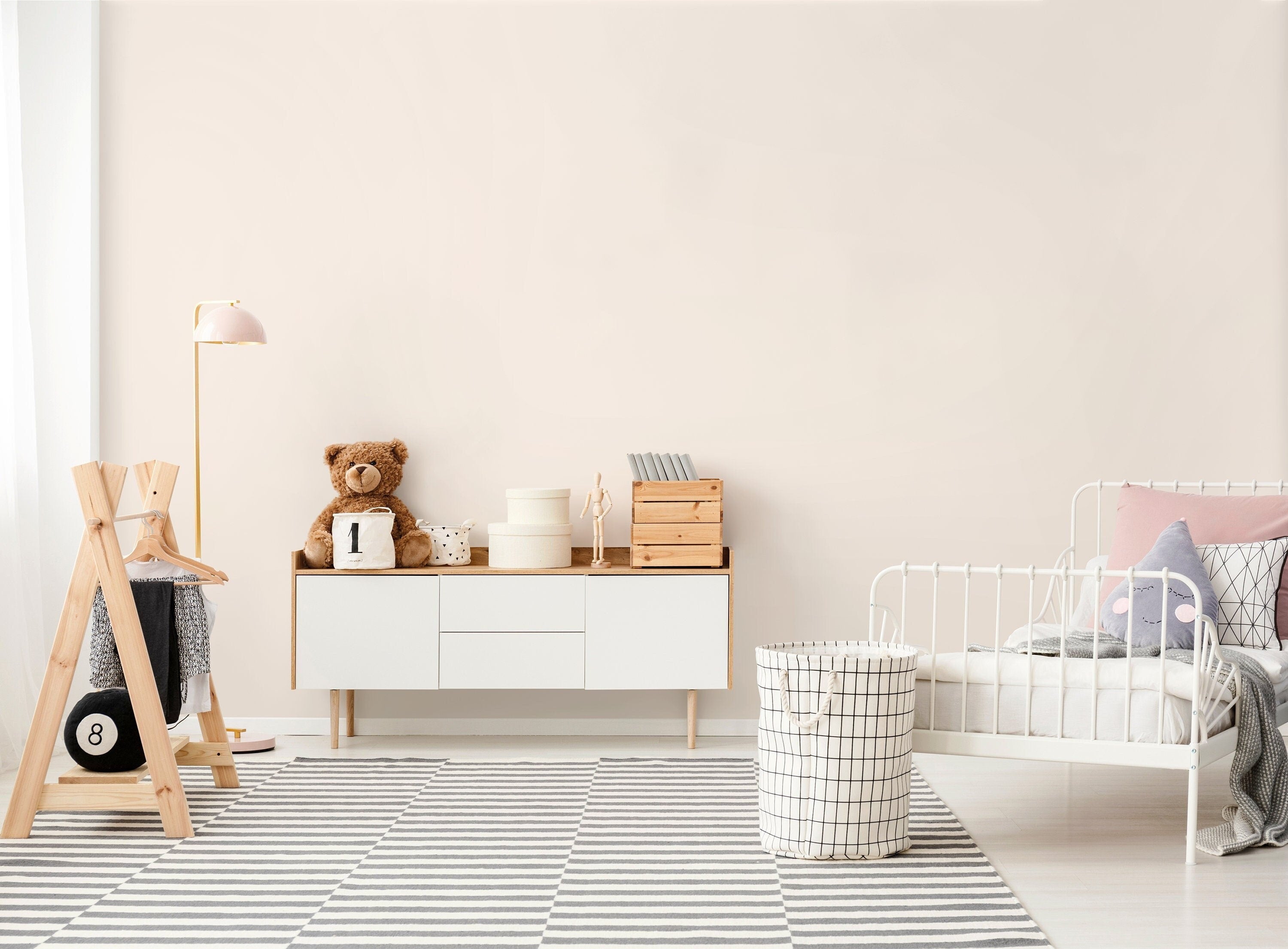 Solid Color Wallpaper With A Minimalist Finish In Cream - D423