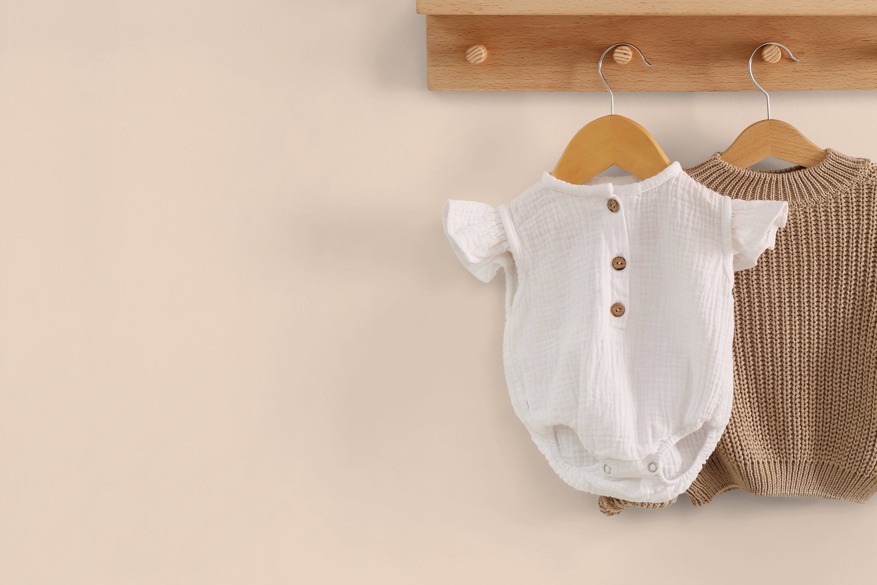 Solid Color Wallpaper With A Minimalist Aesthetic In Champagne Pink - D424