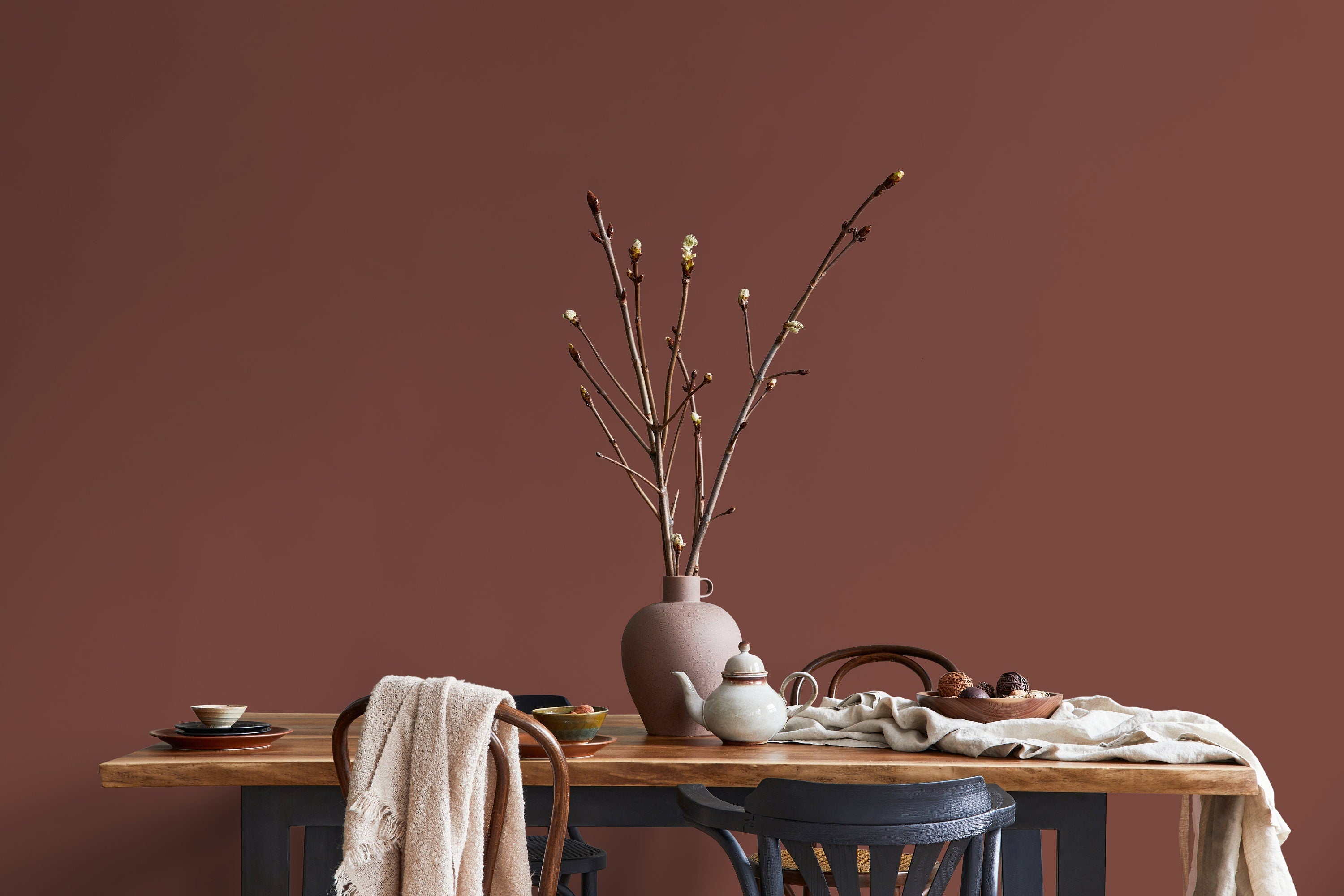 Solid Color Wallpaper With A Deep Earthy Hue In Bole Brown - D464