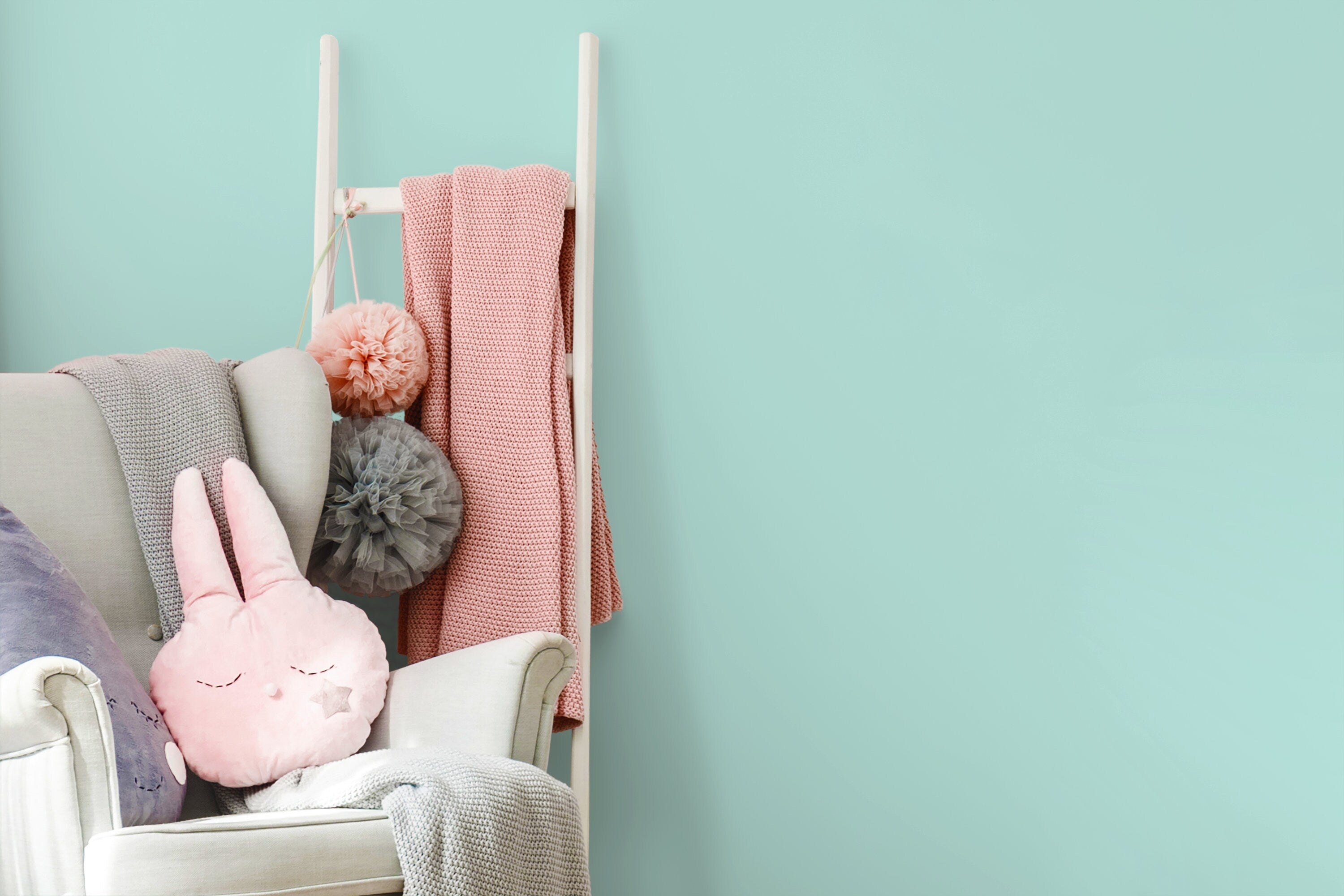 Solid Color Wallpaper With A Minimalist Style In Powder Blue - D442