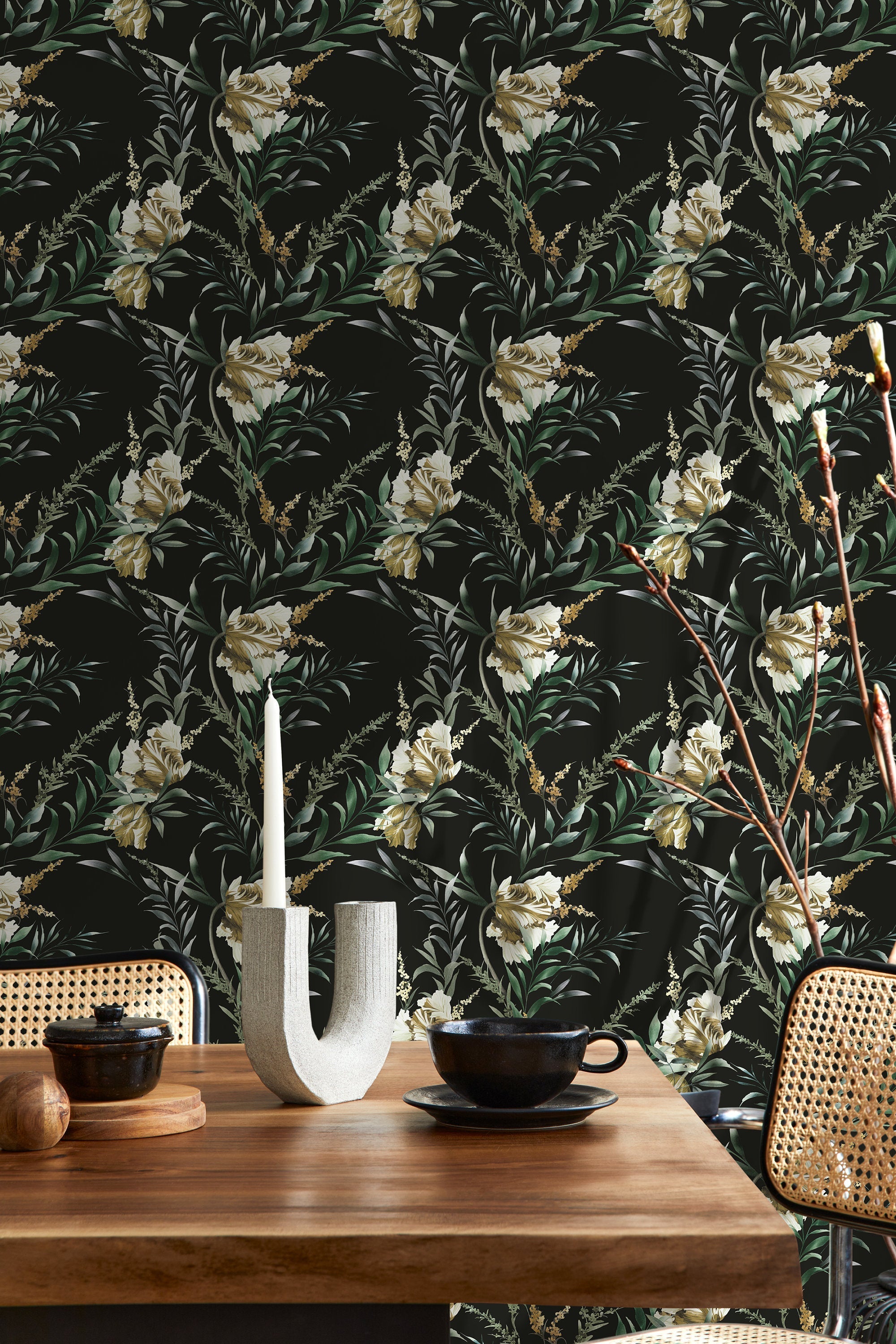 Floral Wallpaper With Vintage Botanical Tulips In Black, Gold, And Green - D547