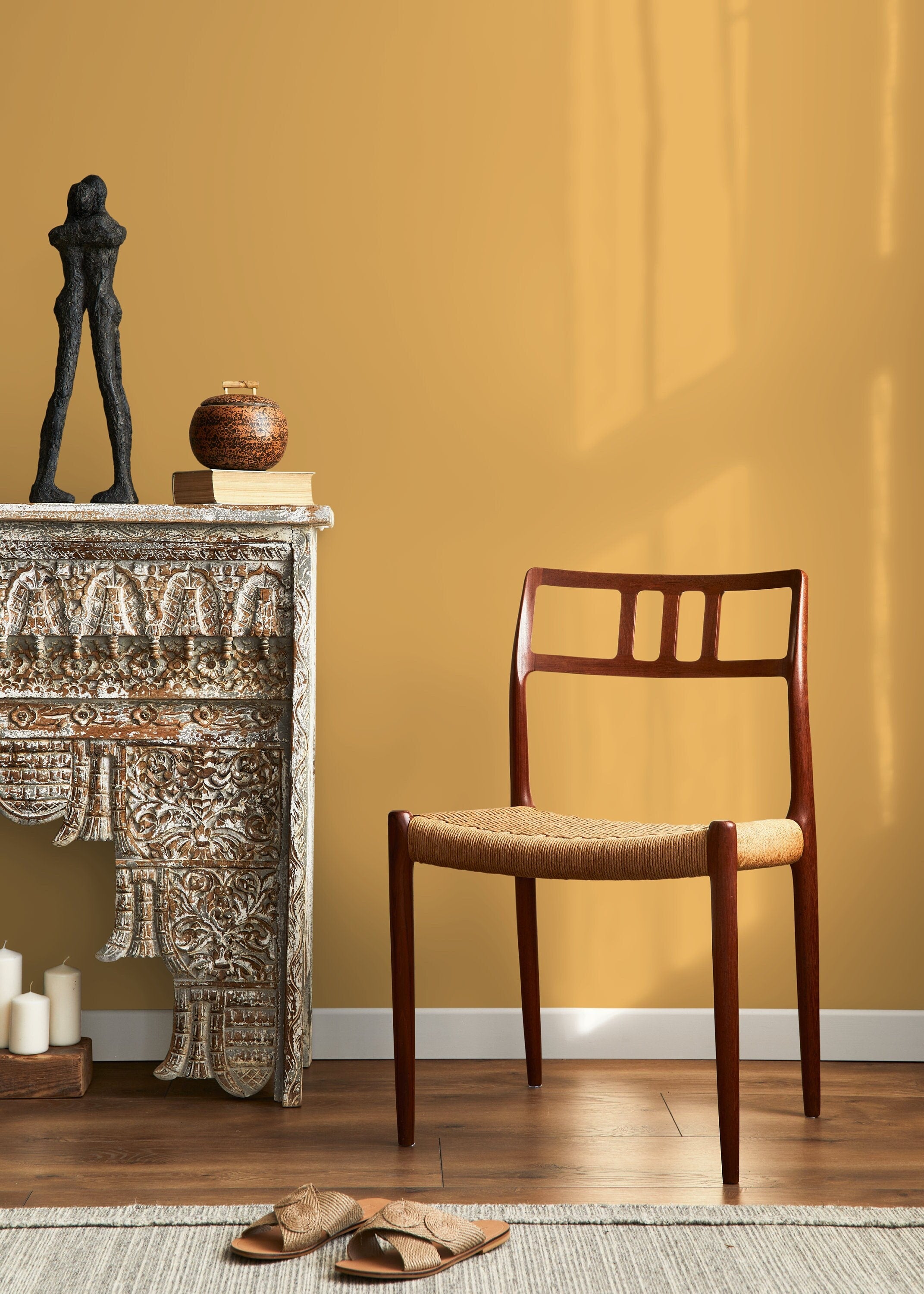 Solid Color Wallpaper Featuring A Warm Earth Yellow - D458