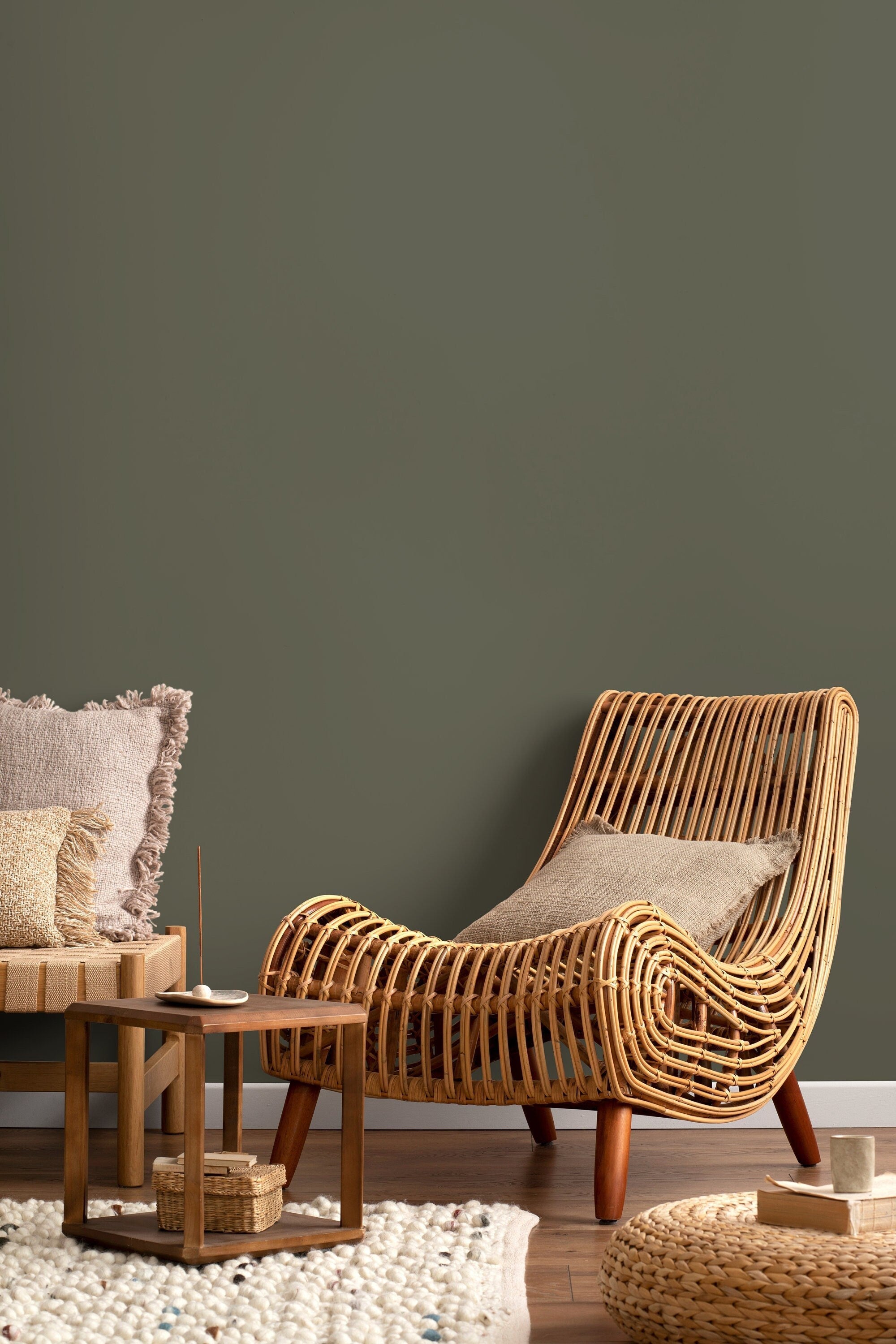 Solid Color Wallpaper In A Deep Ebony Green - D475