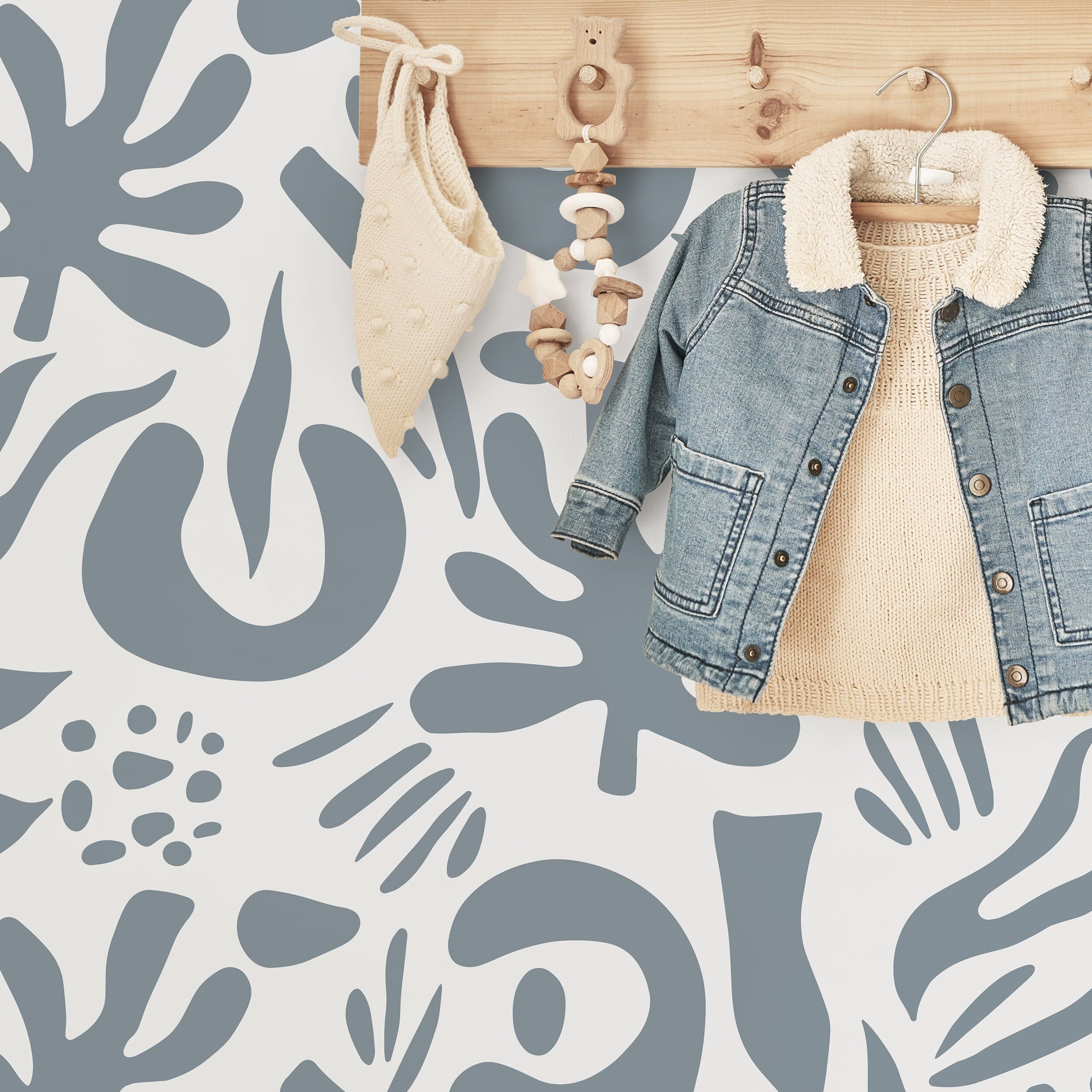 Abstract Wallpaper With Organic Leaf Shapes In Gray Blue - D688