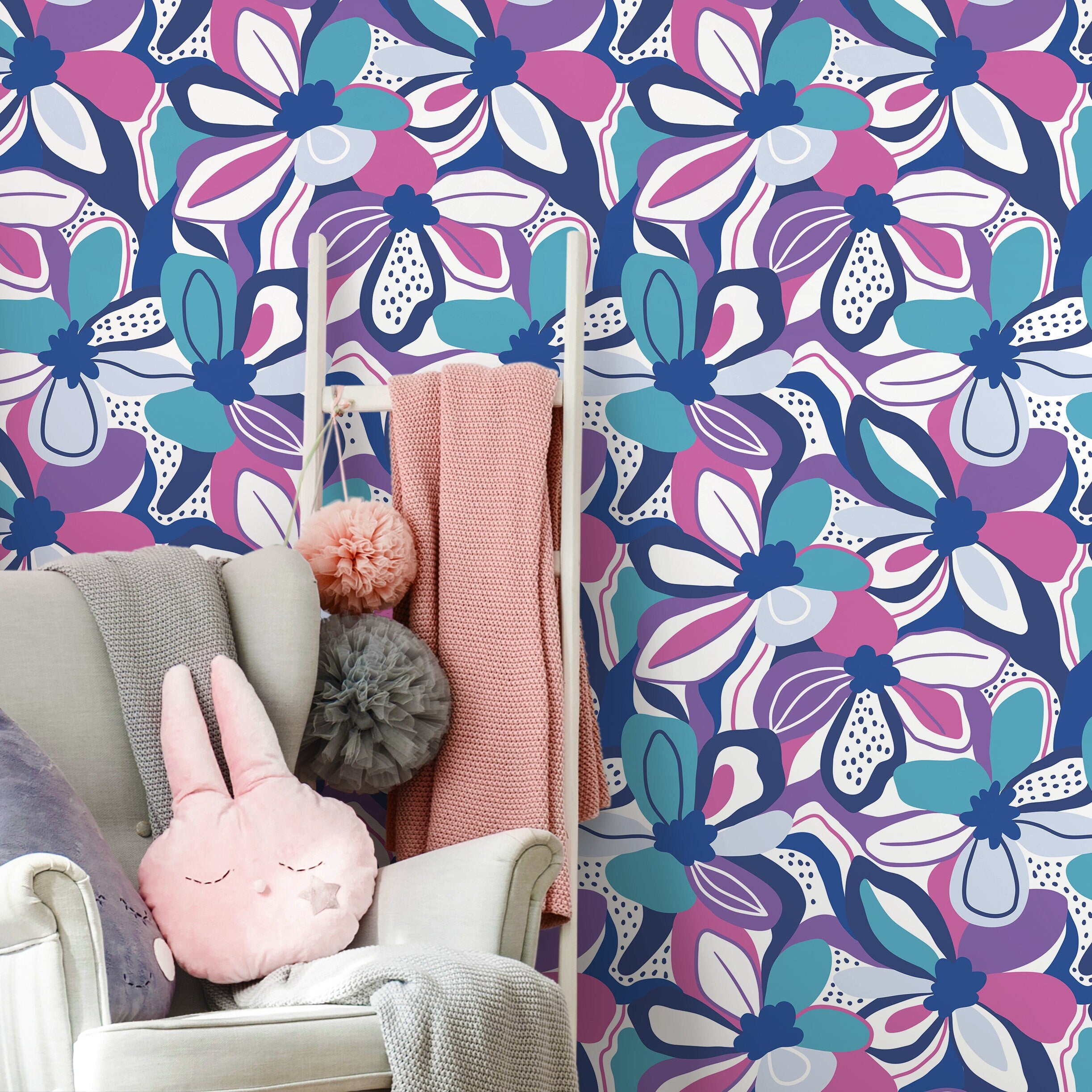 Floral Wallpaper With Graphic Blooms In Purple, Blue, And Pink - D656