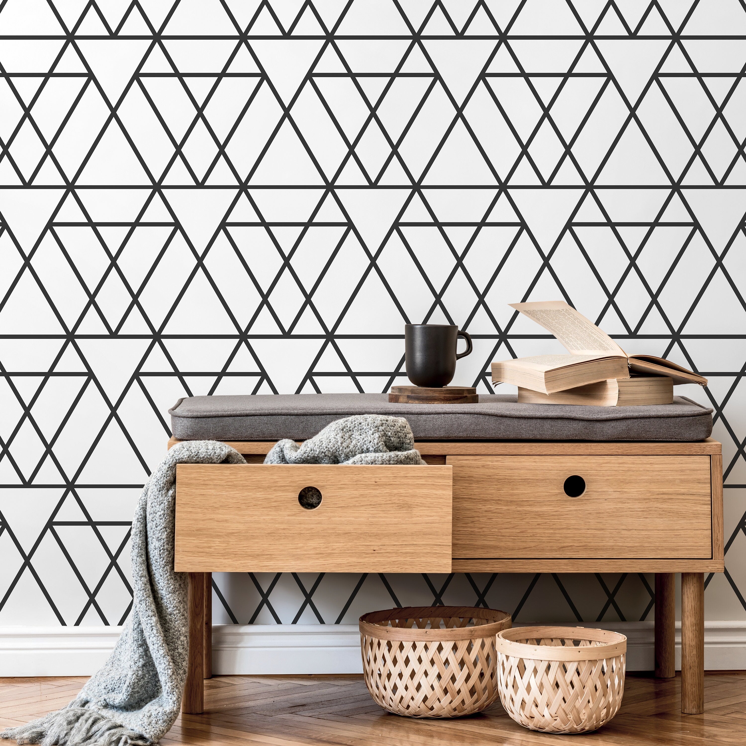 Geometric Wallpaper With An Interlocking Triangle Motif In Black And Light Gray - D942