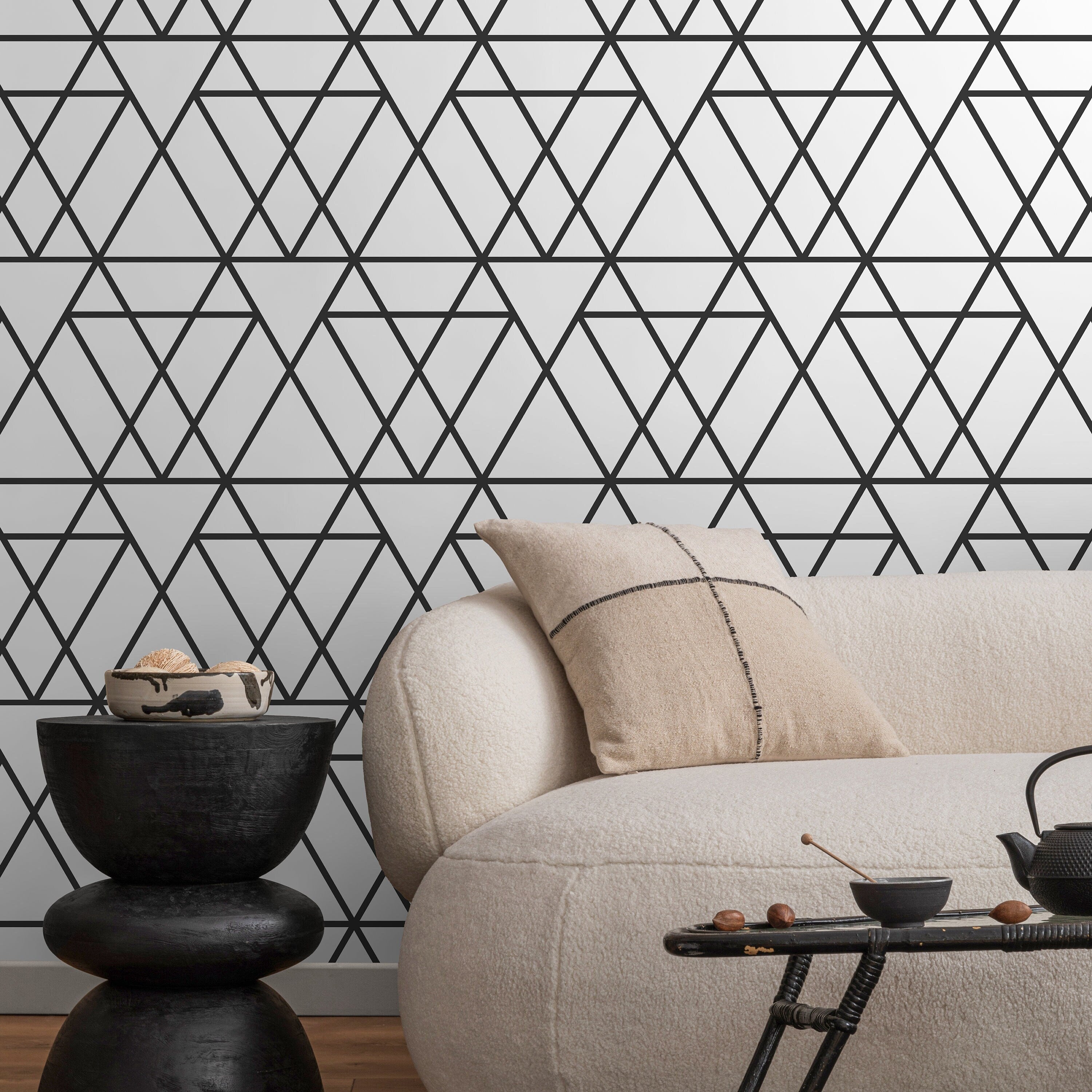 Geometric Wallpaper With An Interlocking Triangle Motif In Black And Light Gray - D942