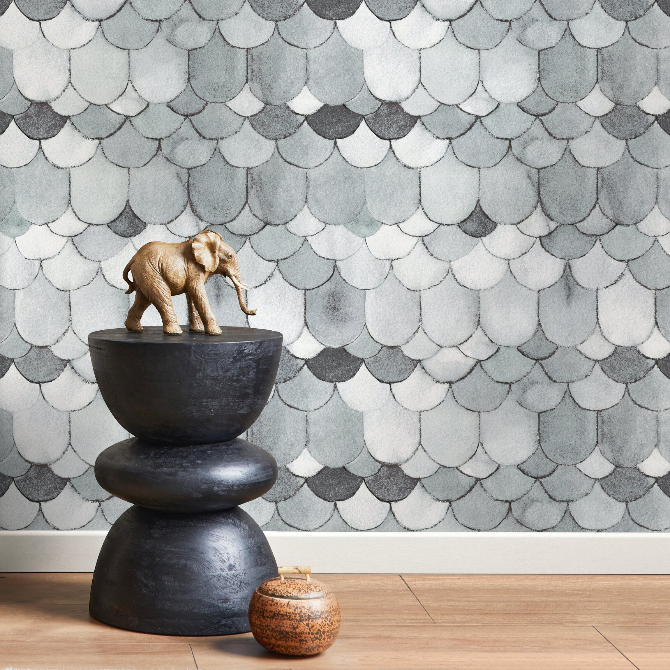 Scallop Wallpaper With A Watercolor Fish Scale Motif In Gray And Charcoal - X077
