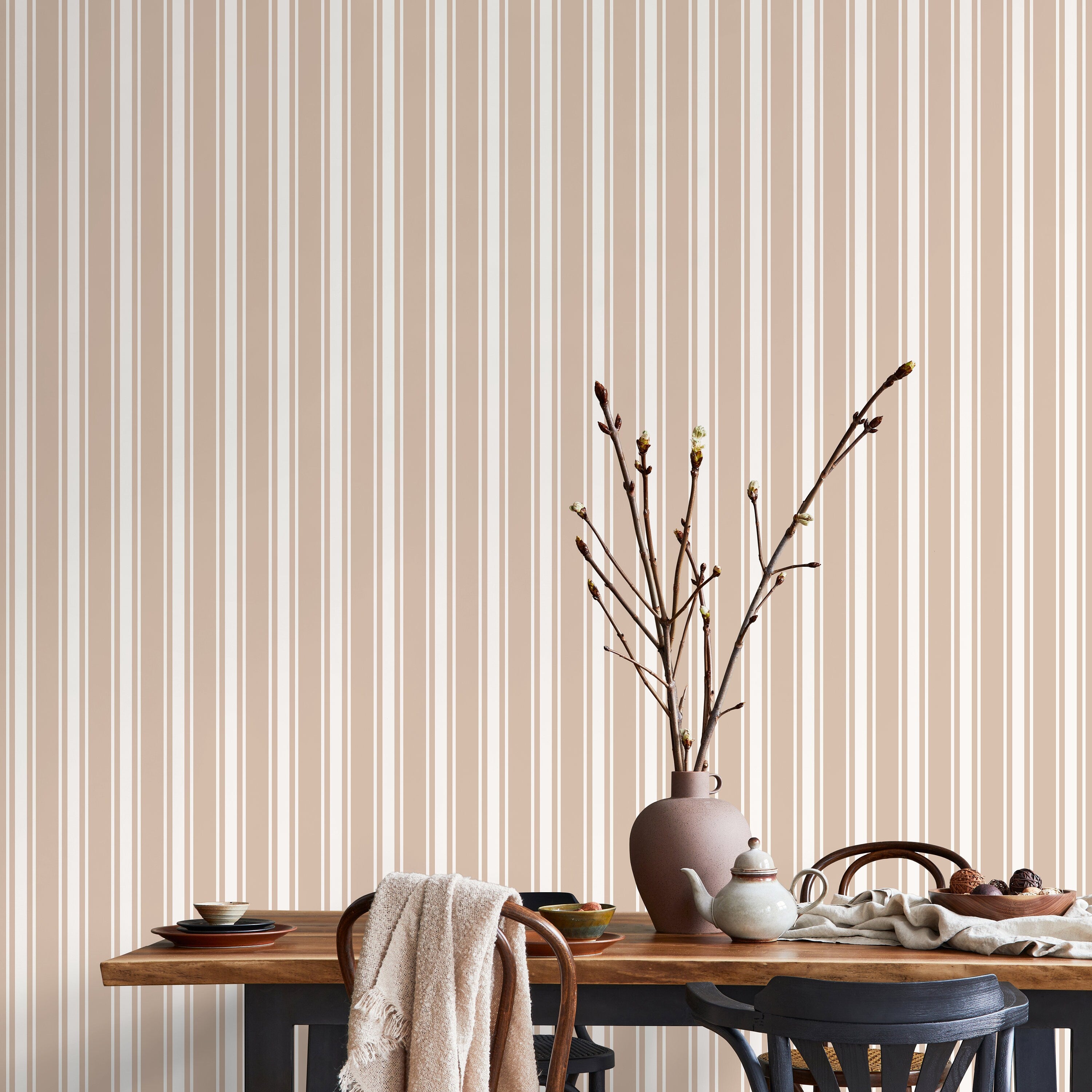 Striped Wallpaper With A Classic Vertical Stripe Motif In Beige And White - D757