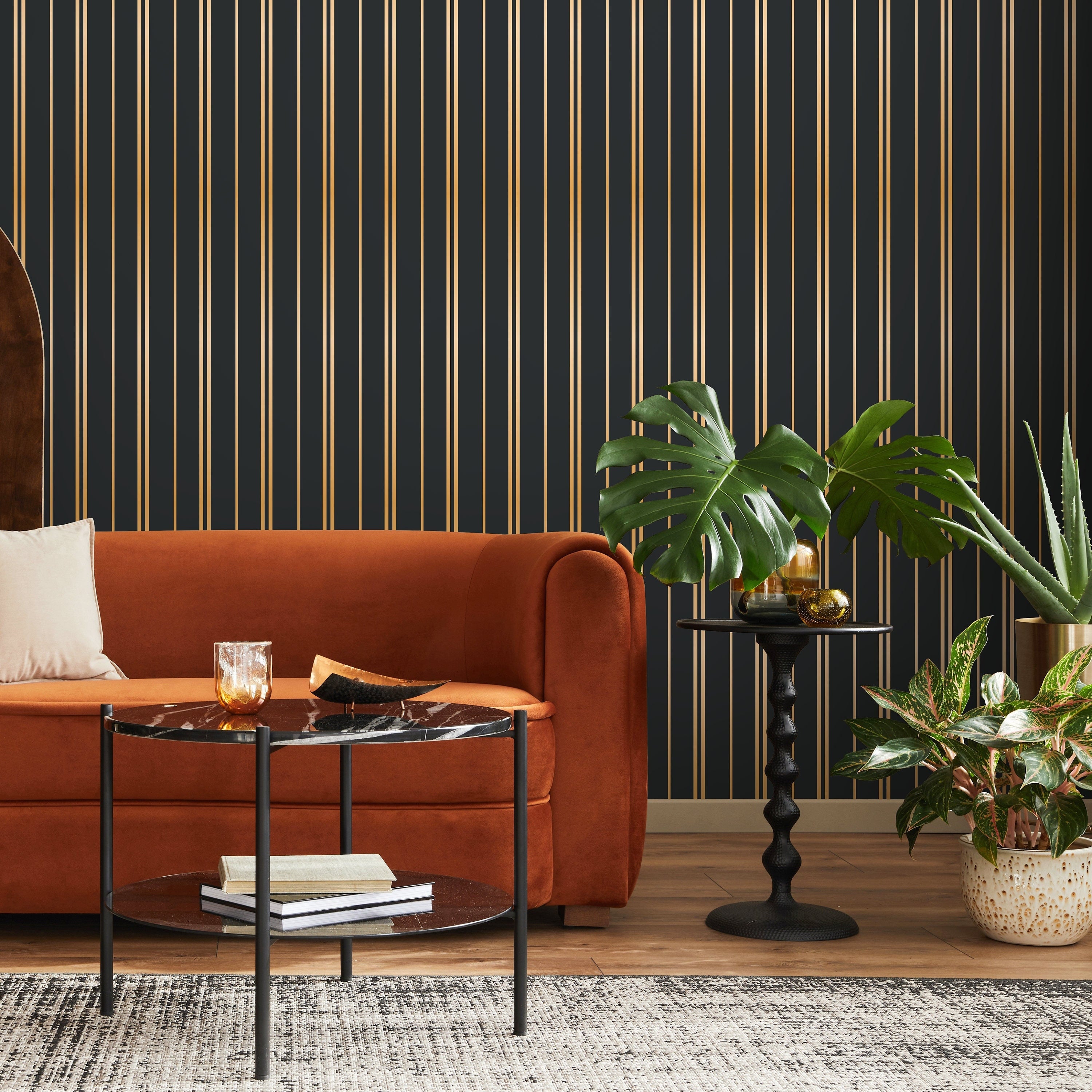 Art Deco Wallpaper With A Metallic Pinstripe Motif In Gold And Black - D771