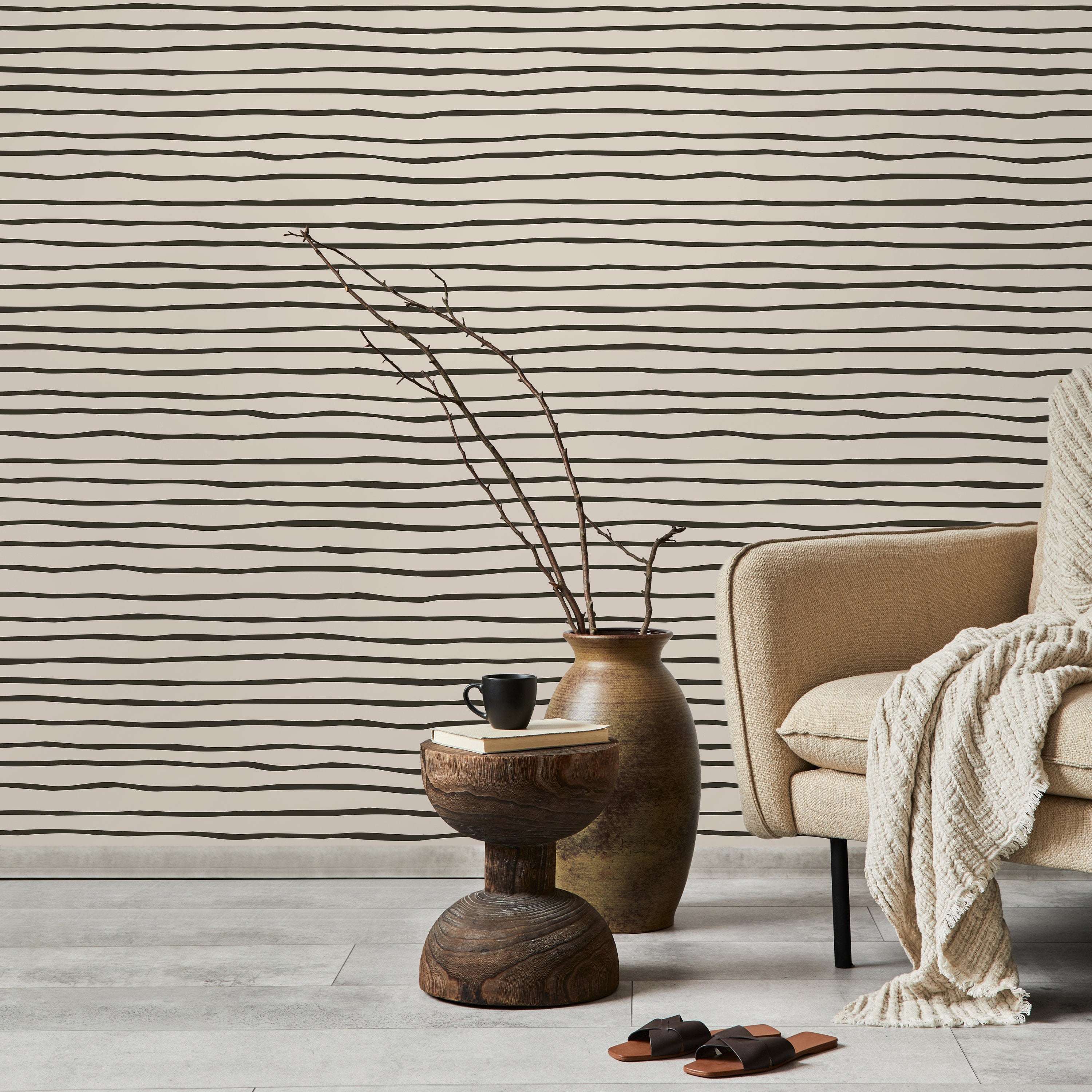 Striped Wallpaper With Wavy Hand-drawn Lines In Black And Beige - D777