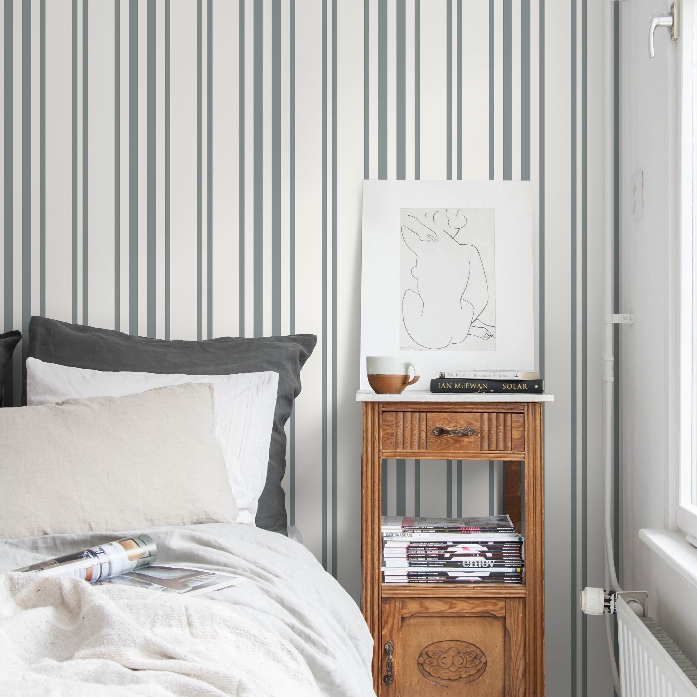 Striped Wallpaper Featuring Classic Vertical Lines In Grey And White - D785