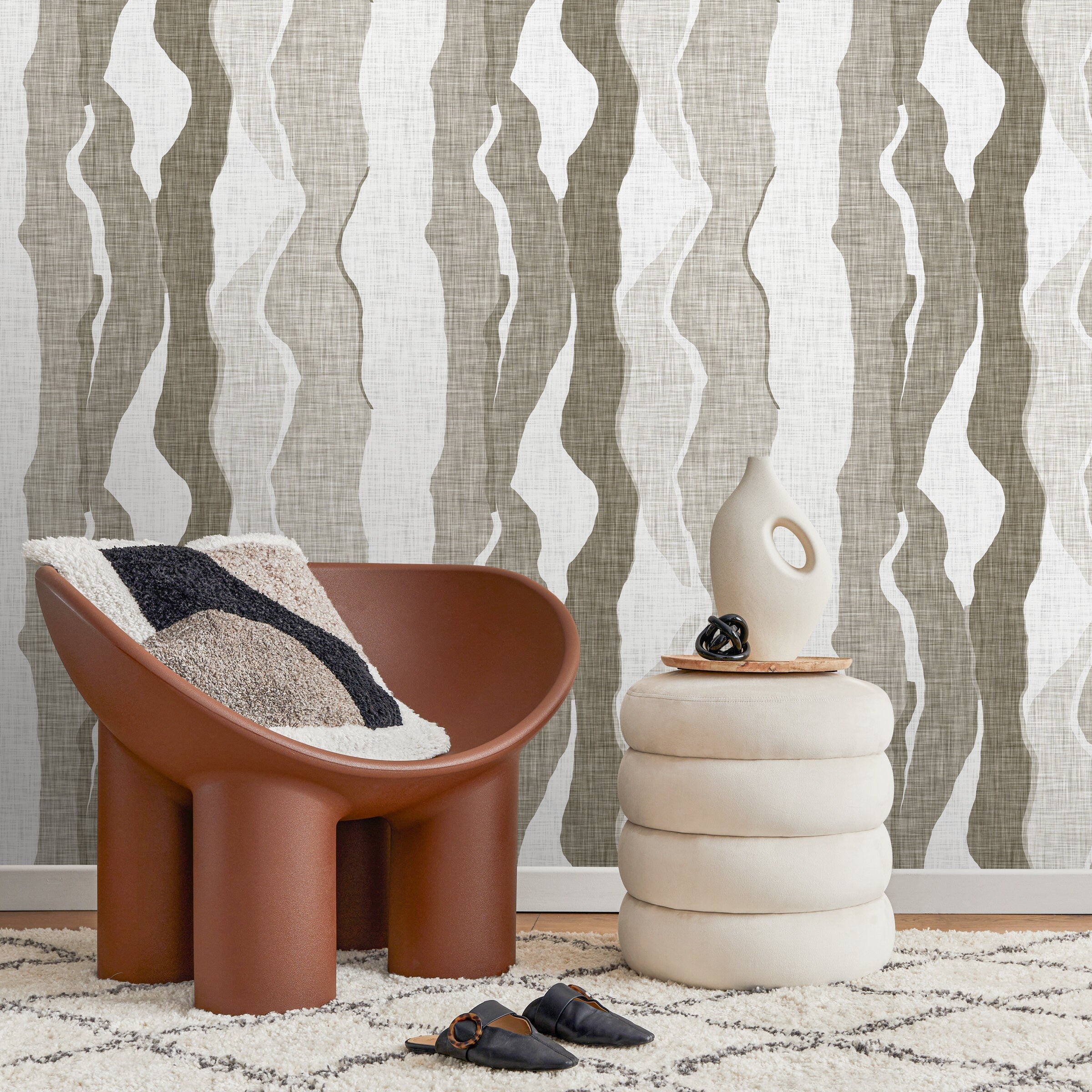 Abstract Wallpaper With Flowing Wave Layers In Beige And White - D838
