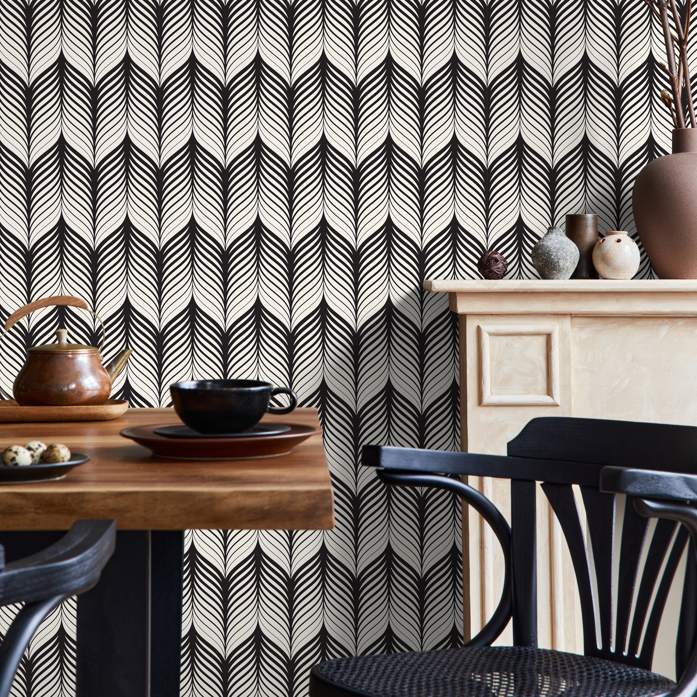 Art Deco Wallpaper With A Stylized Feather Motif In Black And White - D967